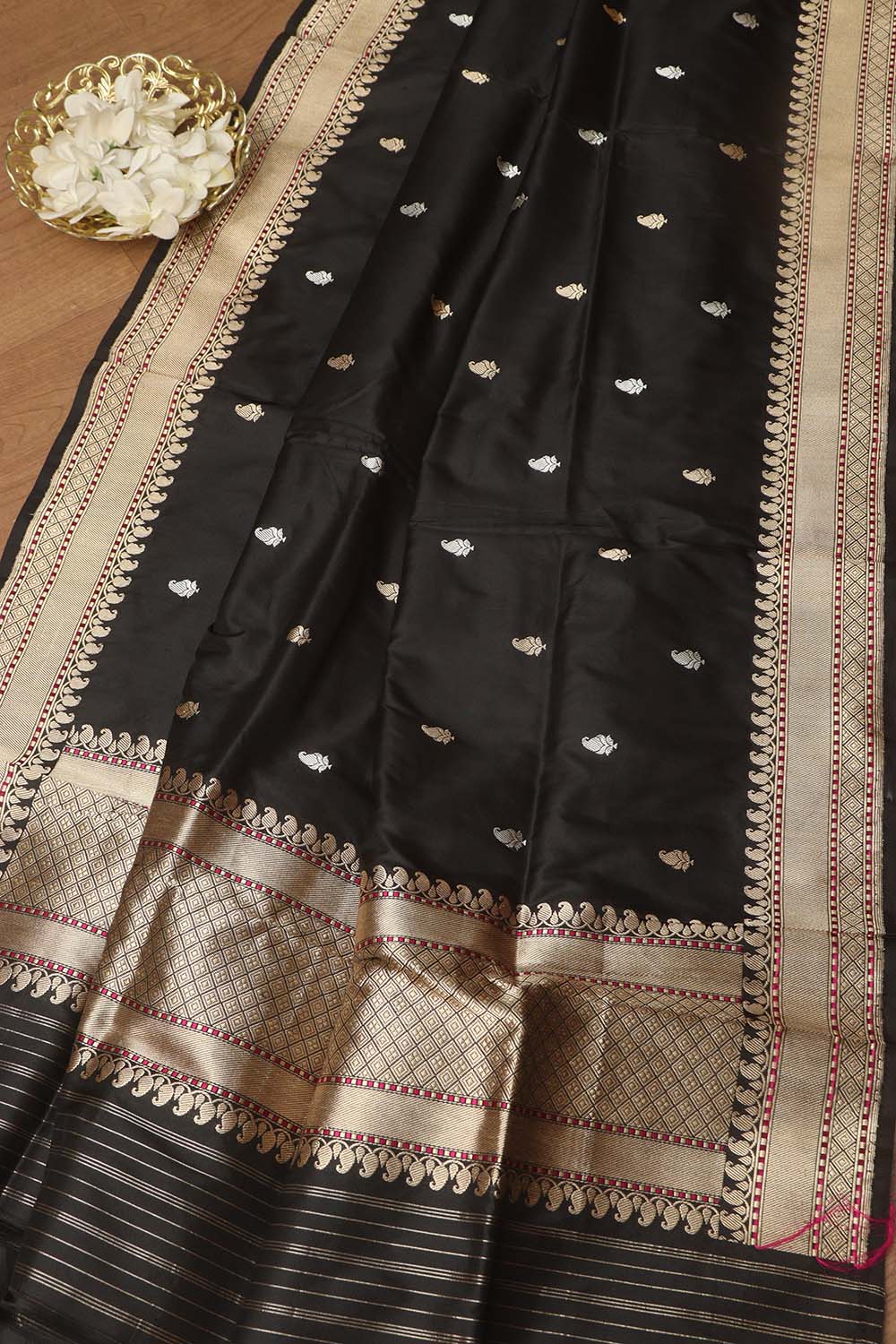 Exquisite Black Banarasi Handloom Pure Katan Silk Dupatta - Luxurion World- Crafted Heirlooms