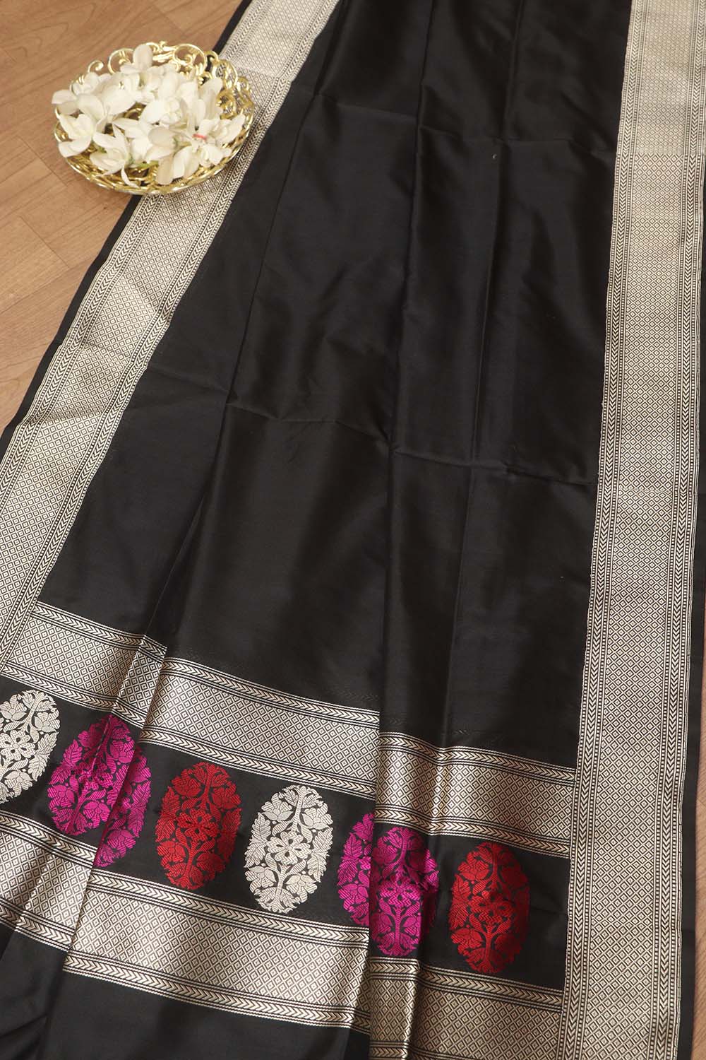 Exquisite Black Banarasi Handloom Pure Katan Silk Dupatta - Luxurion World- Crafted Heirlooms