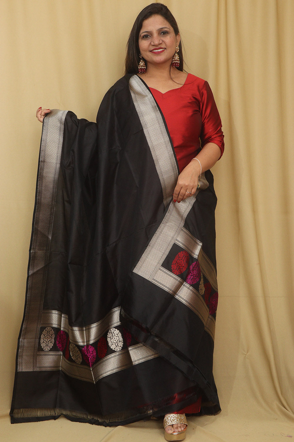 Exquisite Black Banarasi Handloom Pure Katan Silk Dupatta - Luxurion World- Crafted Heirlooms