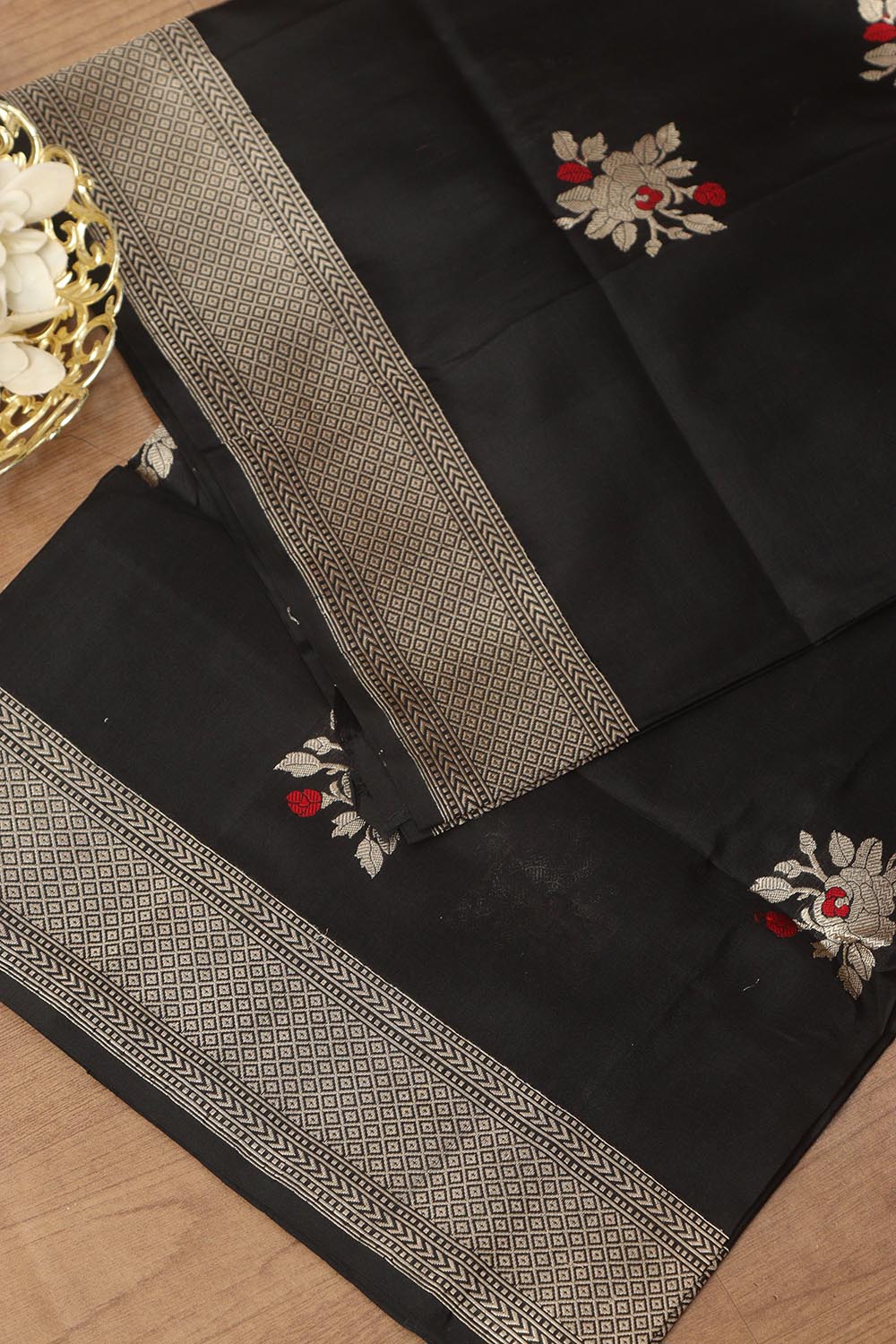 Exquisite Black Banarasi Handloom Pure Katan Silk Dupatta - Luxurion World