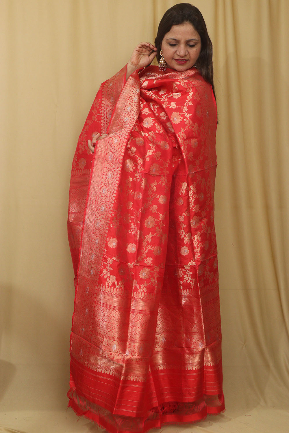 Exquisite Red Banarasi Handloom Pure Katan Silk Dupatta - Luxurion World- Crafted Heirlooms