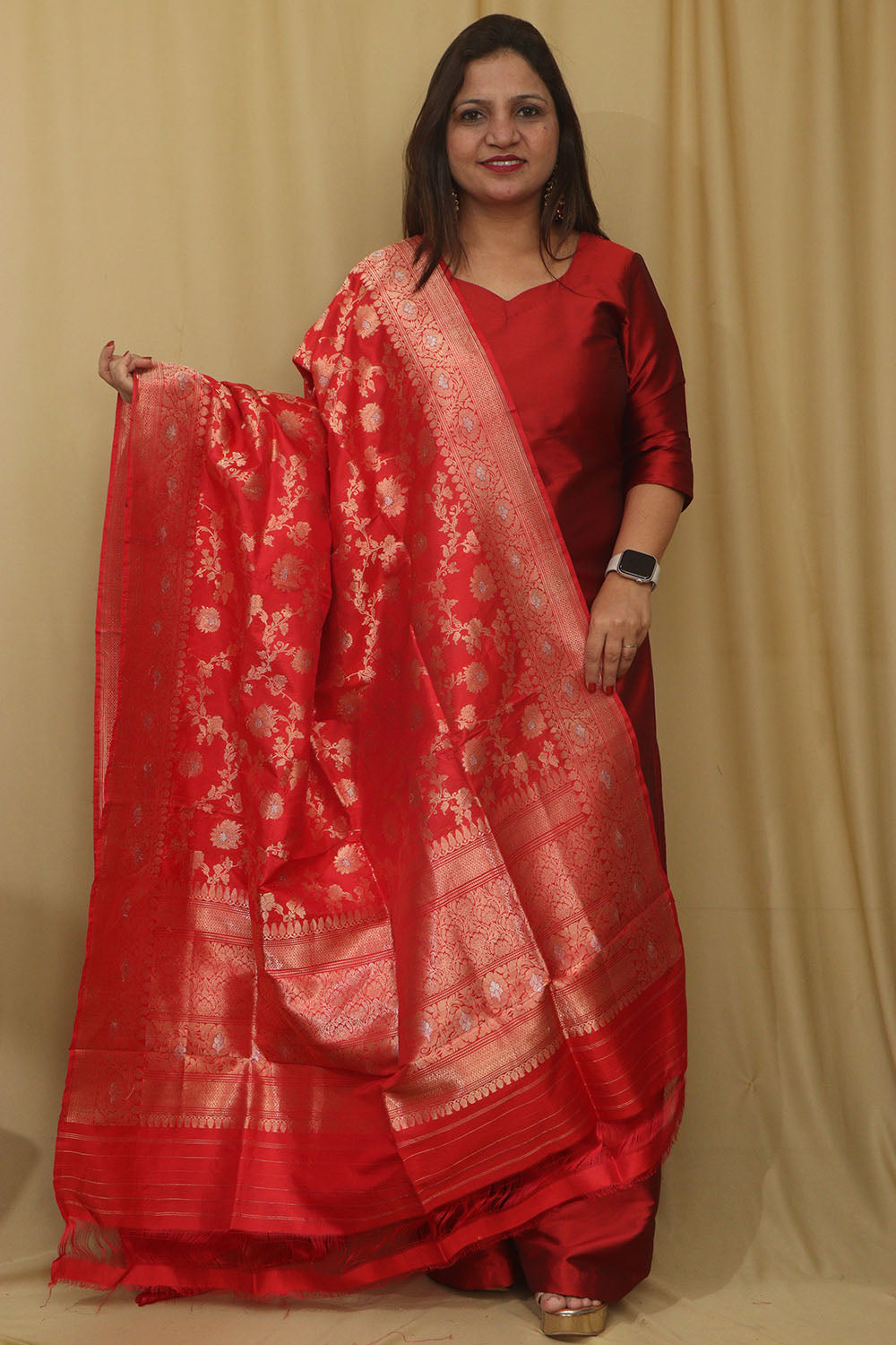 Exquisite Red Banarasi Handloom Pure Katan Silk Dupatta - Luxurion World- Crafted Heirlooms