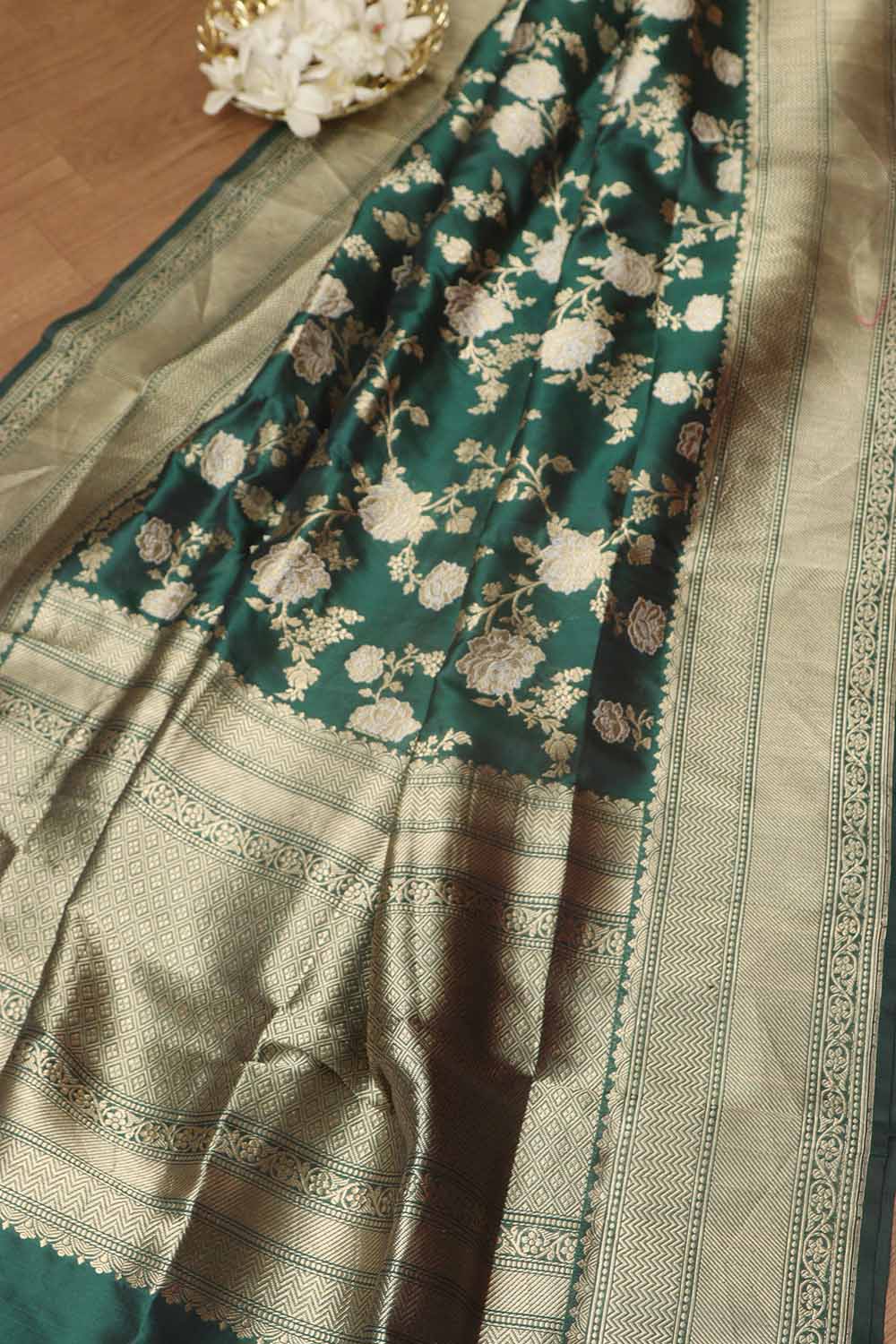 Green Banarasi Handloom Pure Katan Silk Dupatta - Luxurion World- Crafted Heirlooms