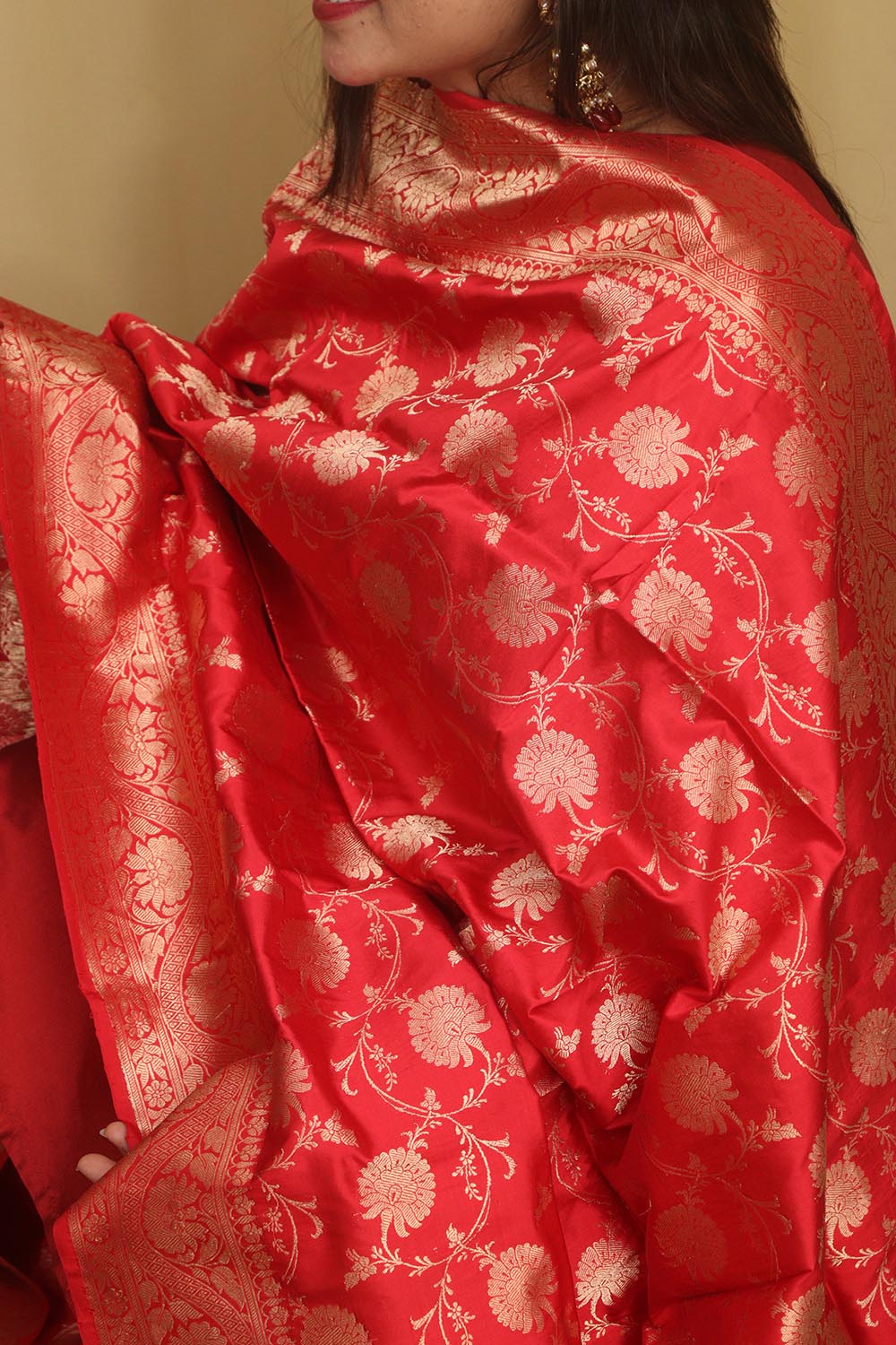 Exquisite Red Banarasi Handloom Pure Katan Silk Dupatta - Luxurion World- Crafted Heirlooms