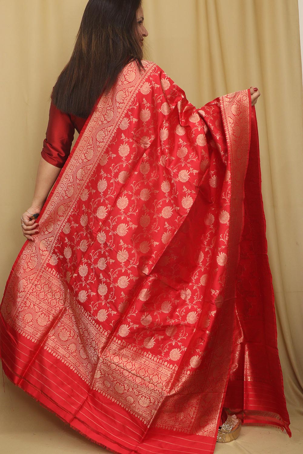 Exquisite Red Banarasi Handloom Pure Katan Silk Dupatta - Luxurion World