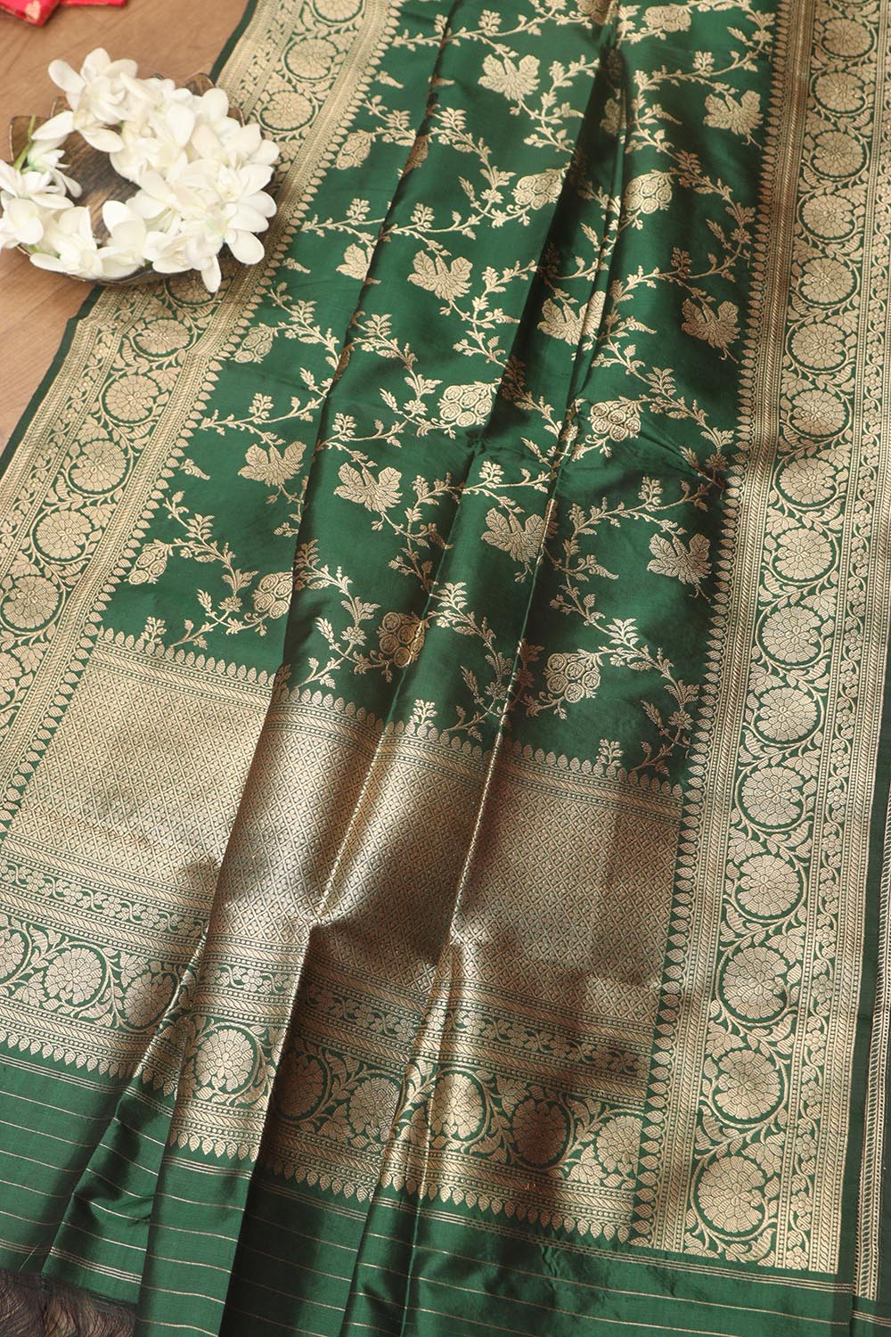 Exquisite Green Banarasi Handloom Pure Katan Silk Dupatta - Luxurion World- Crafted Heirlooms