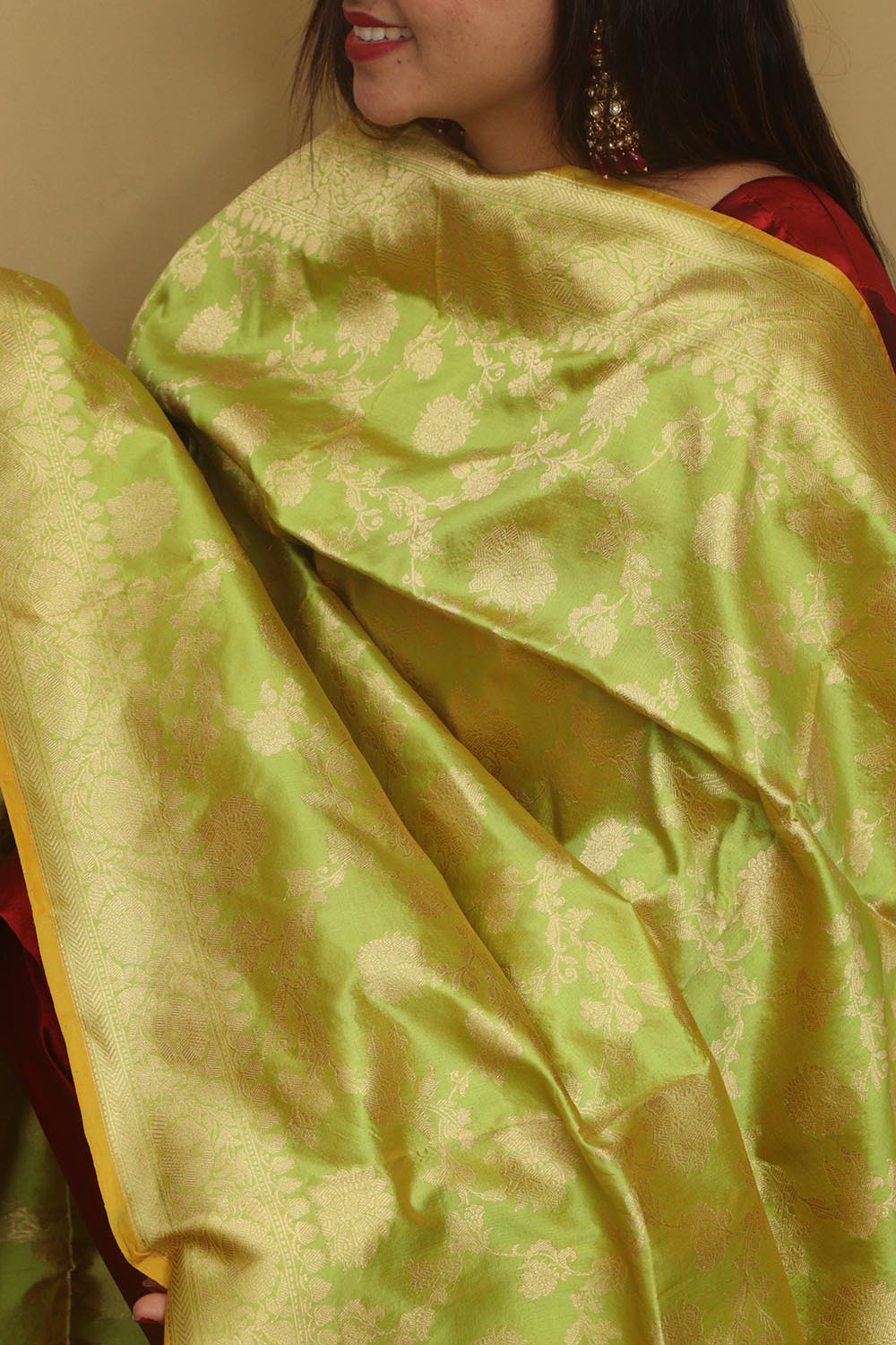 Exquisite Green Banarasi Handloom Pure Katan Silk Dupatta - Luxurion World- Crafted Heirlooms