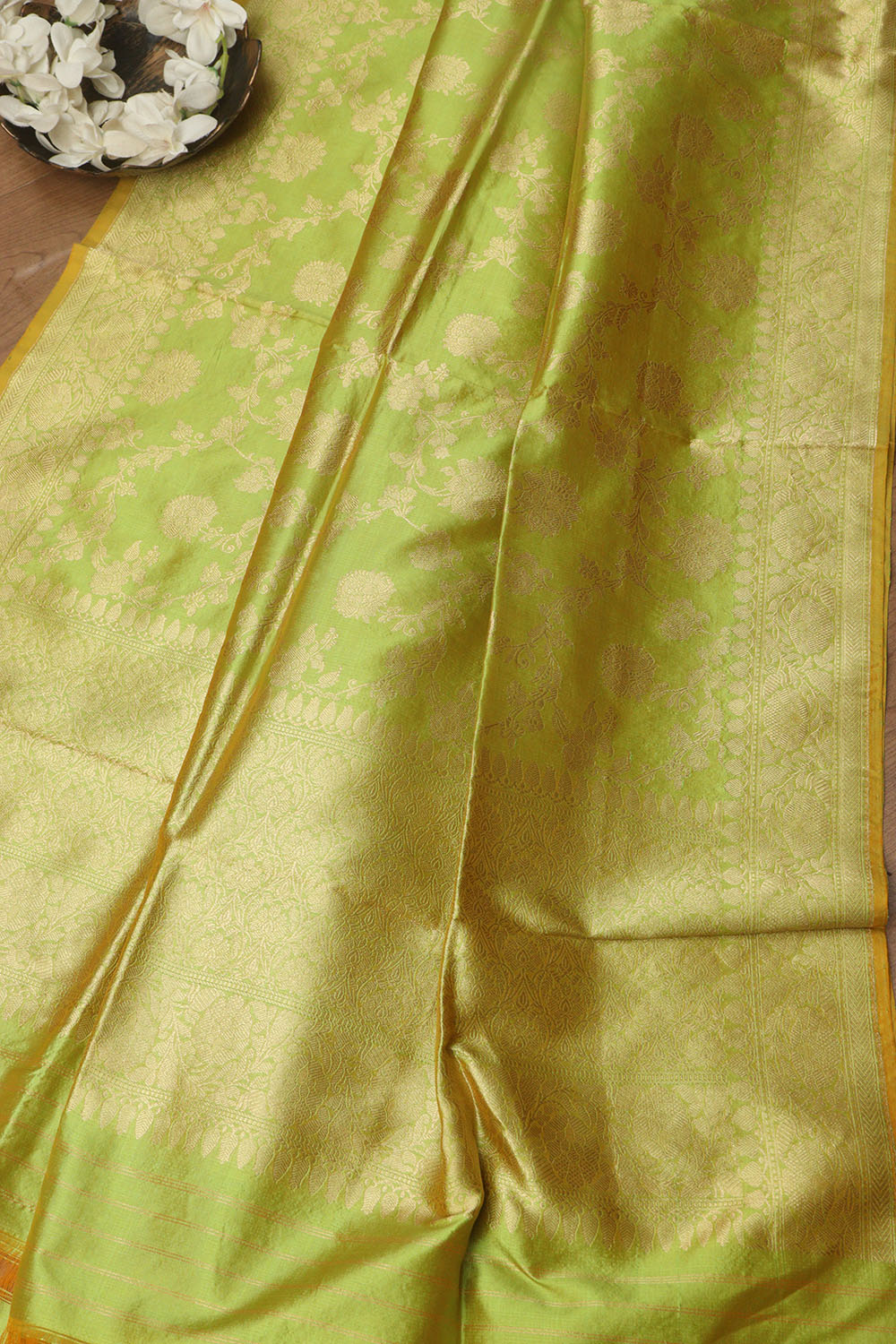 Exquisite Green Banarasi Handloom Pure Katan Silk Dupatta - Luxurion World- Crafted Heirlooms