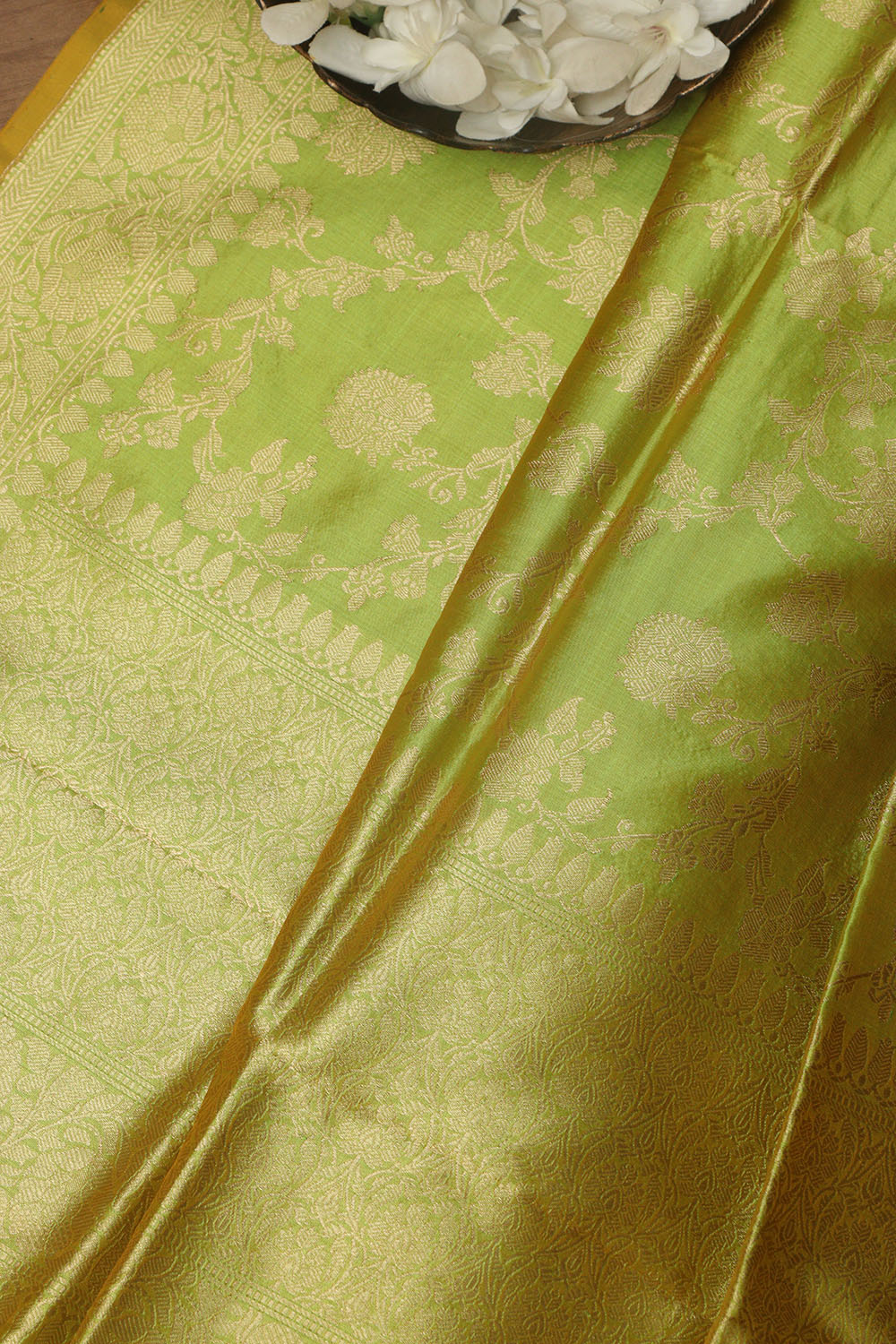 Exquisite Green Banarasi Handloom Pure Katan Silk Dupatta - Luxurion World- Crafted Heirlooms