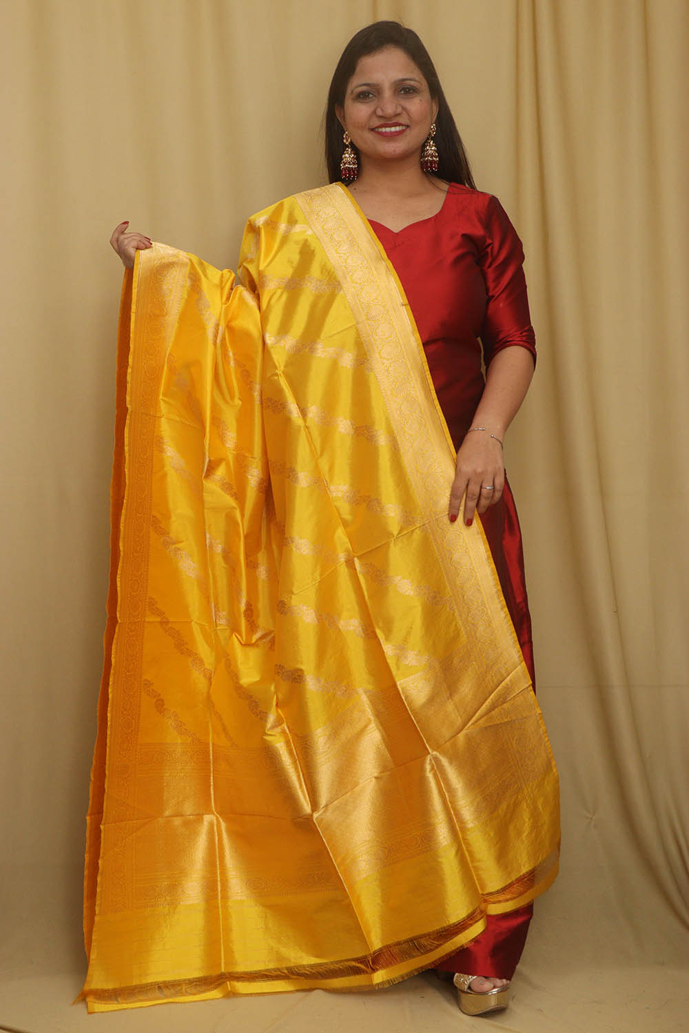 Exquisite Yellow Banarasi Handloom Pure Katan Silk Dupatta - Luxurion World- Crafted Heirlooms