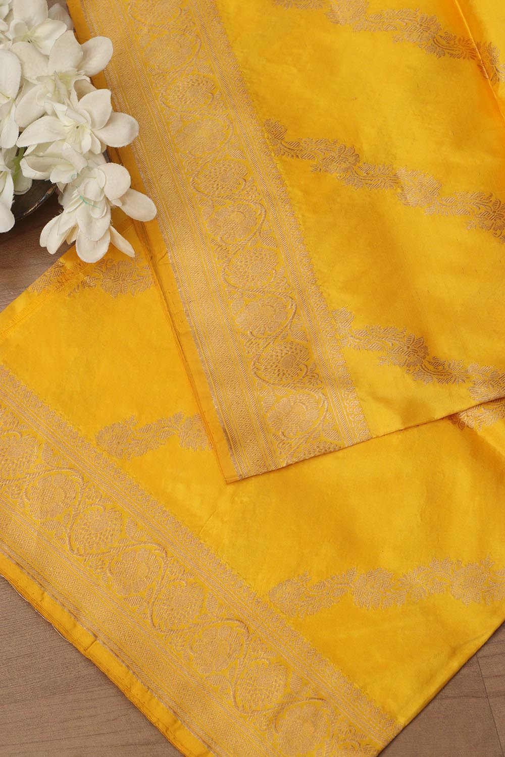 Exquisite Yellow Banarasi Handloom Pure Katan Silk Dupatta - Luxurion World- Crafted Heirlooms