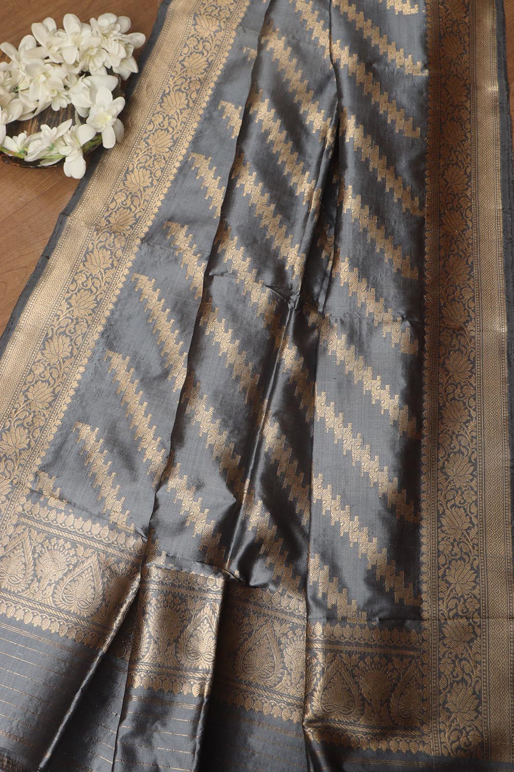 Exquisite Grey Banarasi Handloom Pure Katan Silk Dupatta - Luxurion World