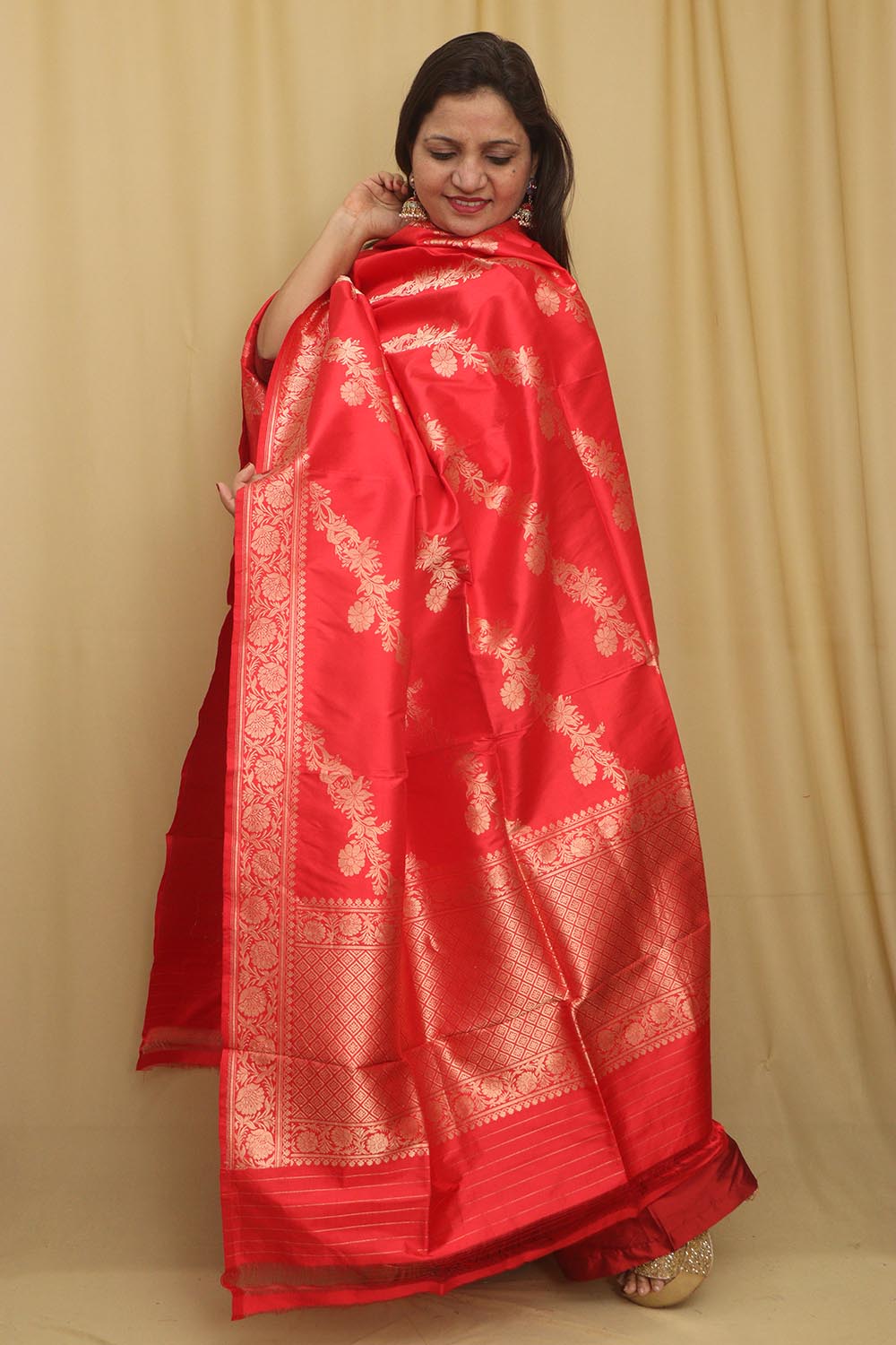 Exquisite Red Banarasi Handloom Pure Katan Silk Dupatta - Luxurion World- Crafted Heirlooms