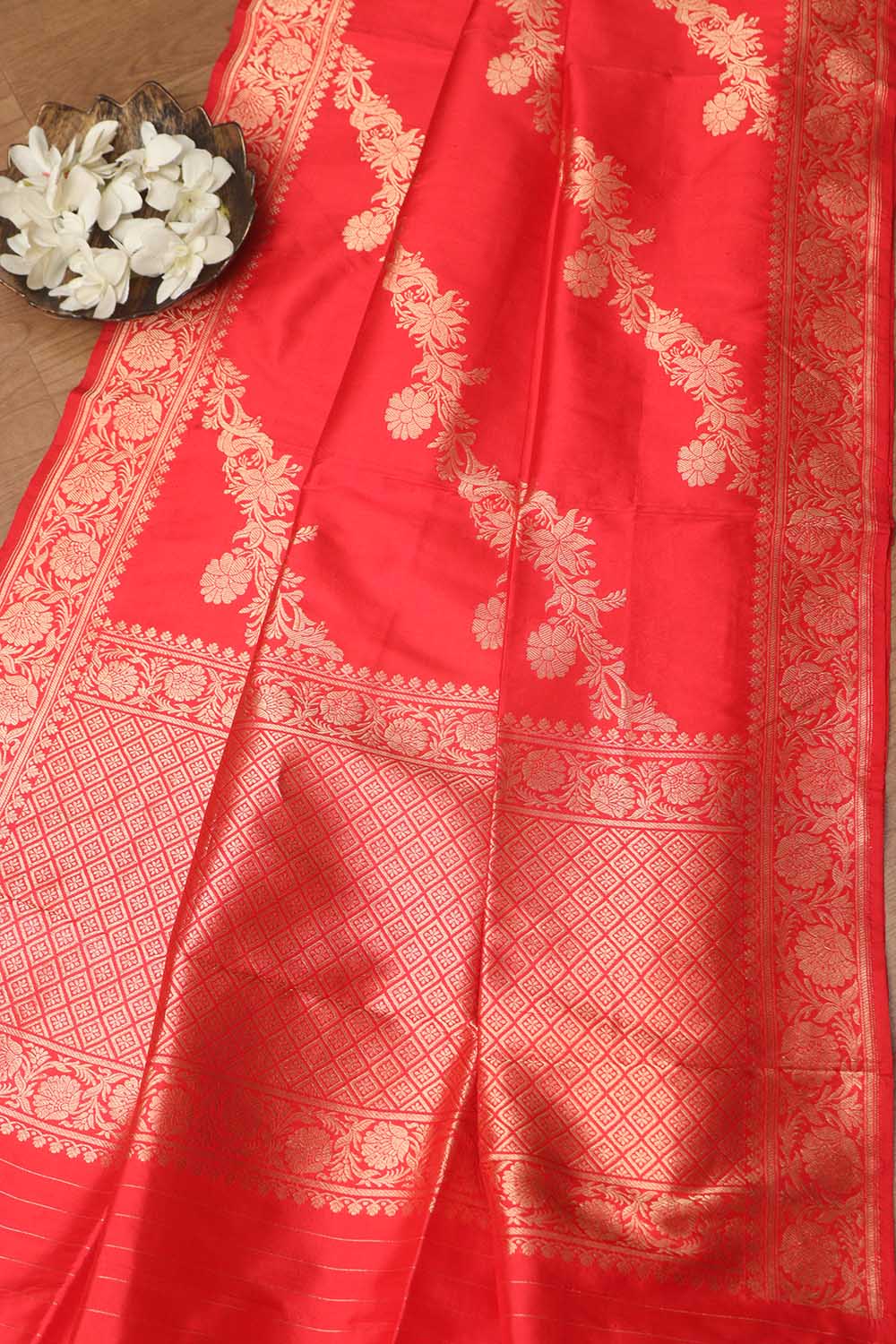 Exquisite Red Banarasi Handloom Pure Katan Silk Dupatta - Luxurion World- Crafted Heirlooms