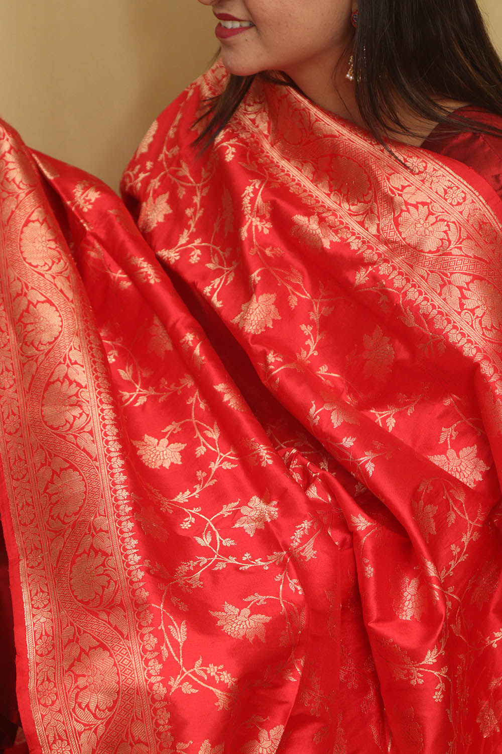Exquisite Red Banarasi Handloom Pure Katan Silk Dupatta - Luxurion World