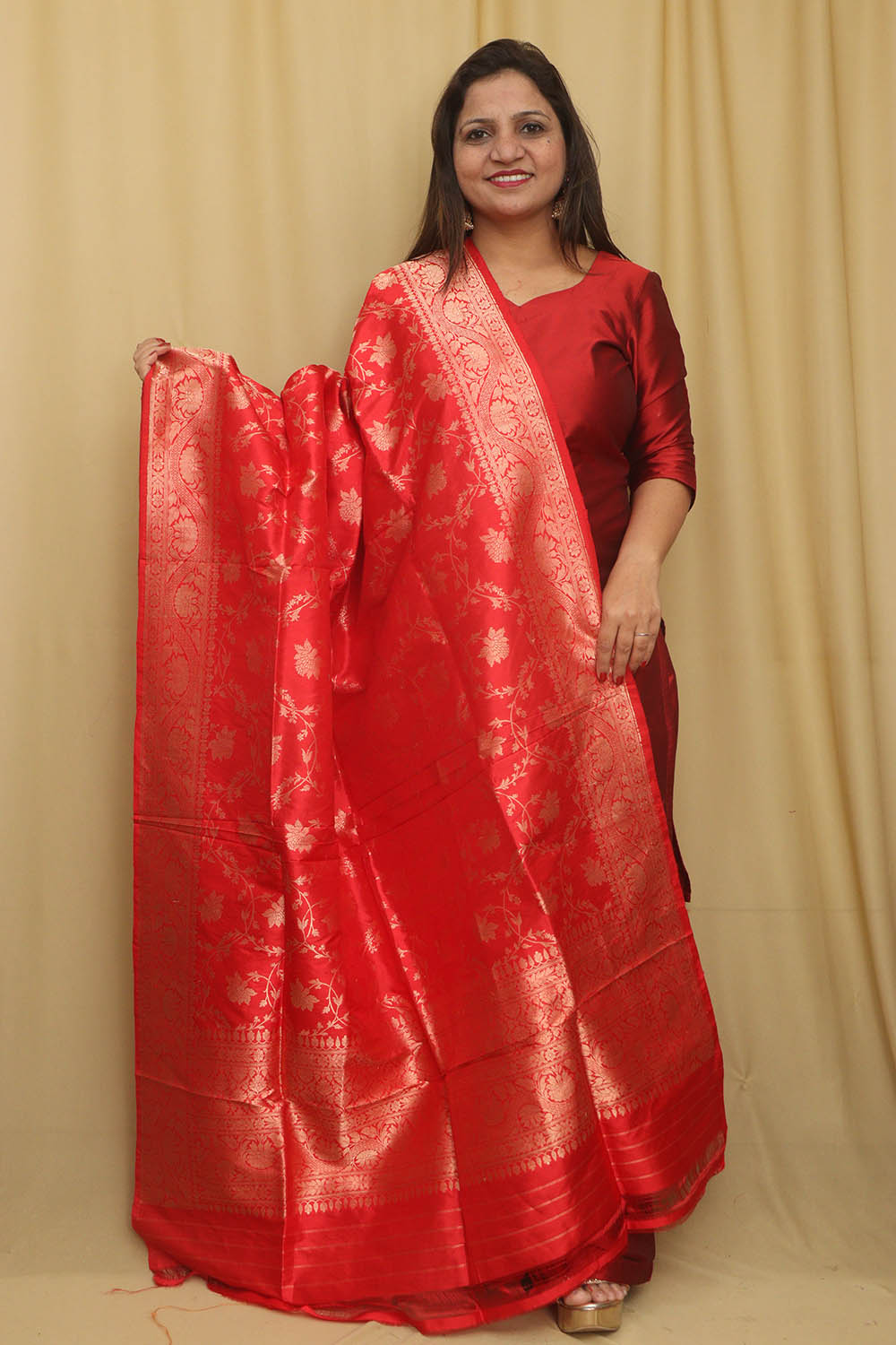 Exquisite Red Banarasi Handloom Pure Katan Silk Dupatta - Luxurion World- Crafted Heirlooms