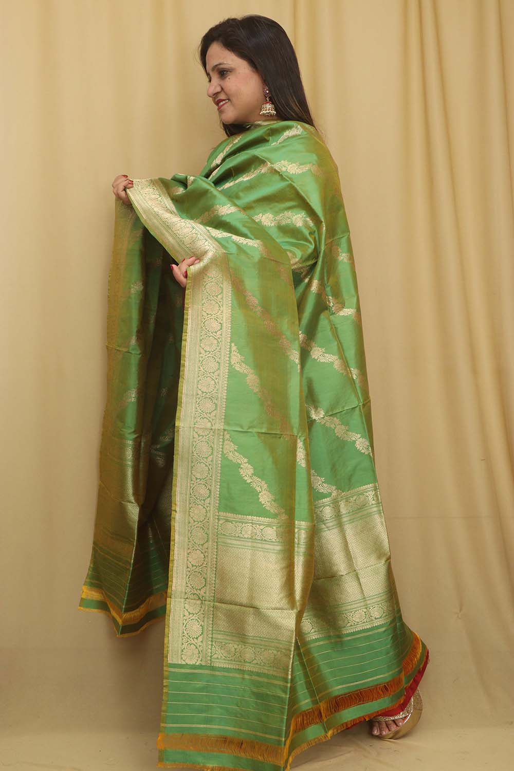 Exquisite Green Banarasi Handloom Pure Katan Silk Dupatta - Luxurion World- Crafted Heirlooms