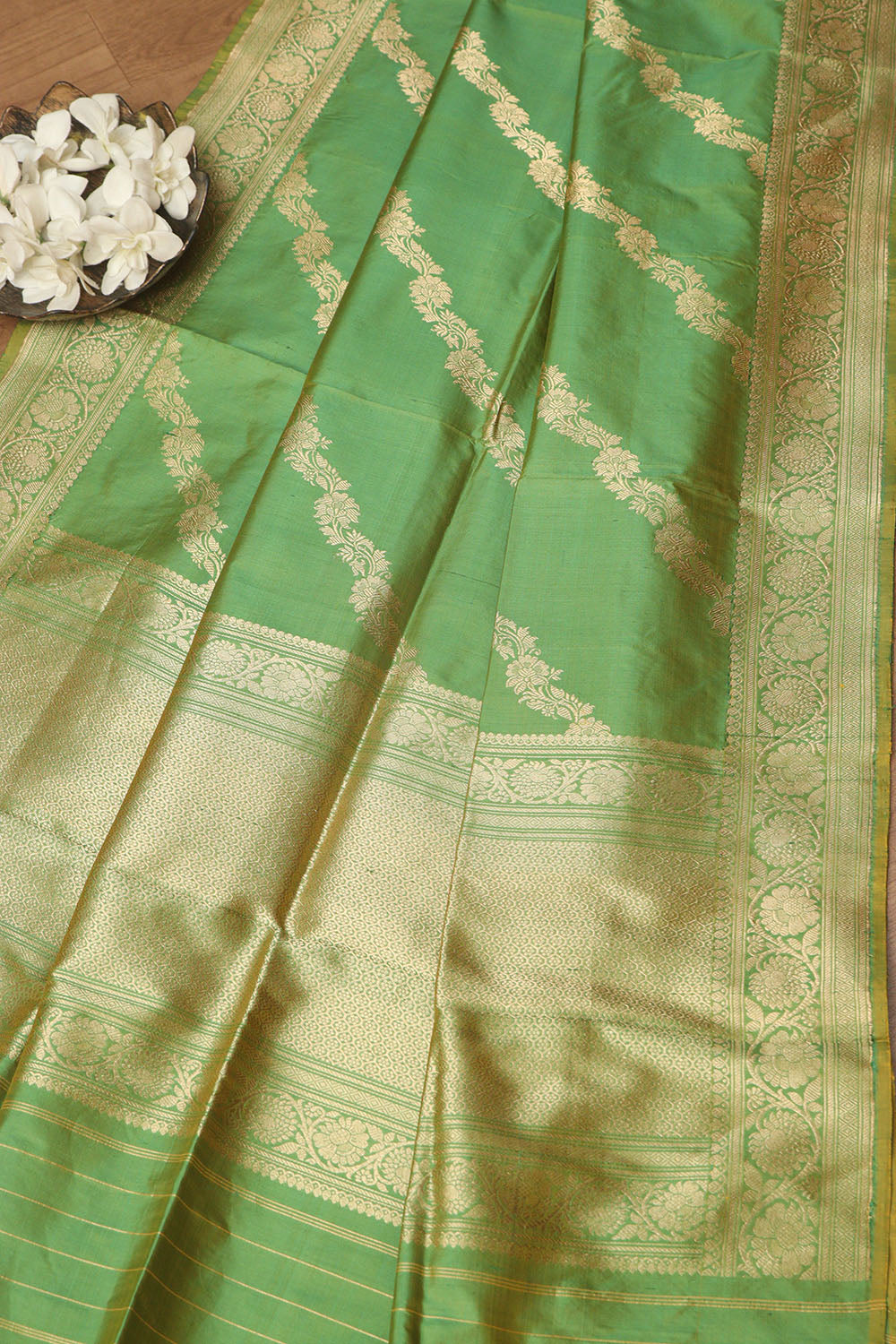 Exquisite Green Banarasi Handloom Pure Katan Silk Dupatta - Luxurion World
