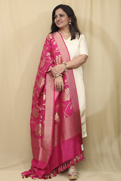 Exquisite Pink Banarasi Moonga Silk Dupatta - Luxurion World