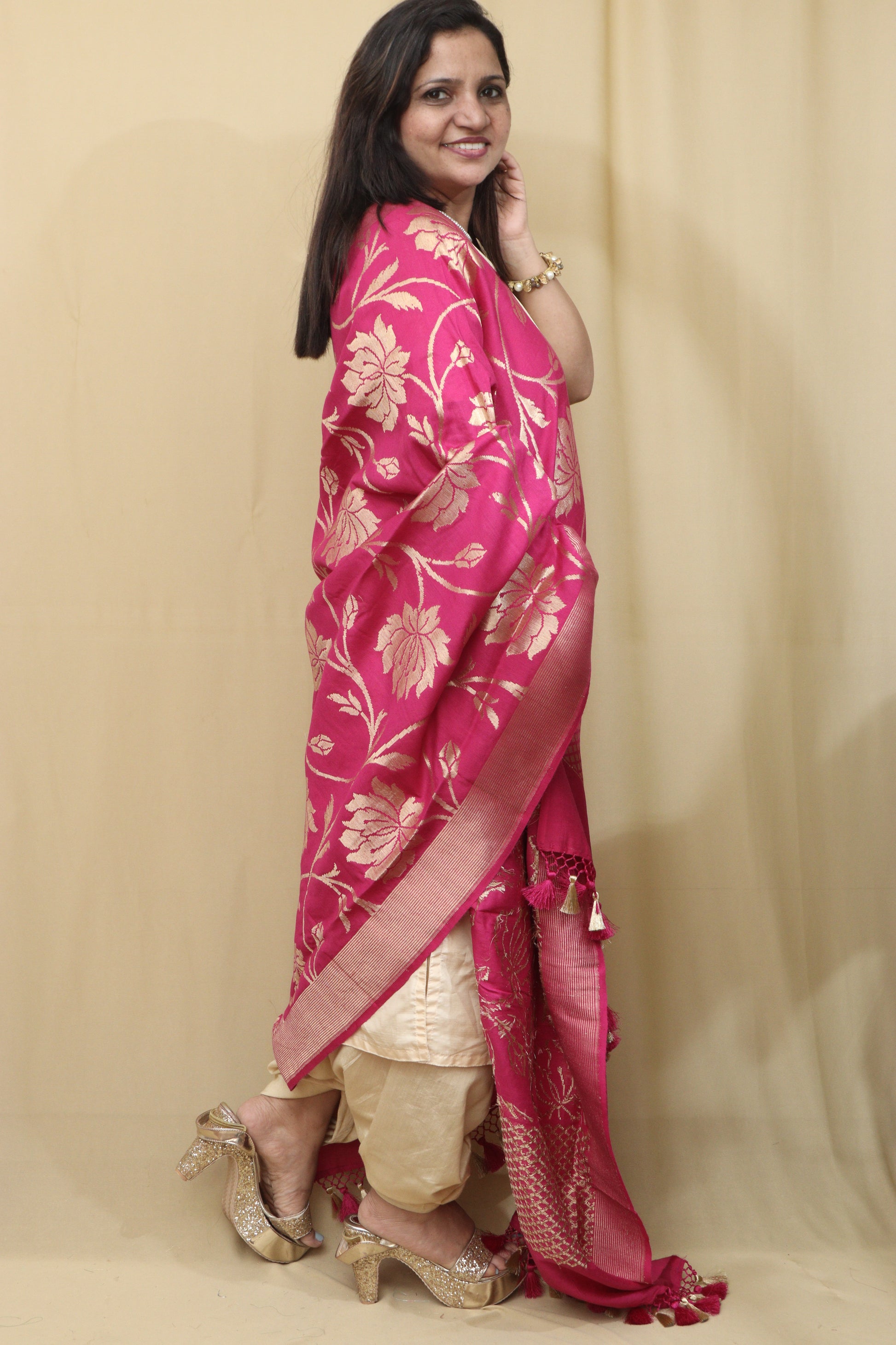 Exquisite Pink Banarasi Moonga Silk Dupatta - Luxurion World