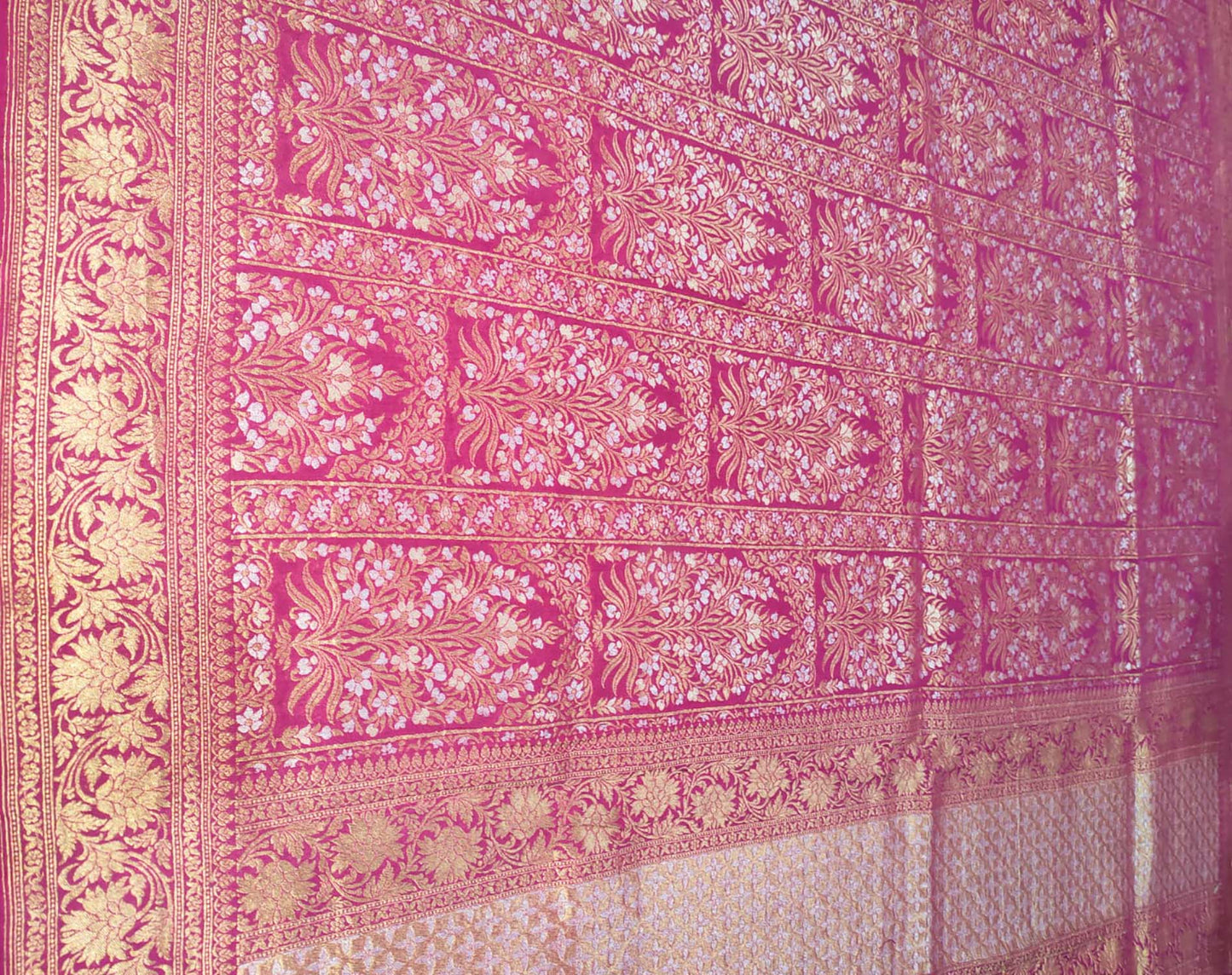 Beautiful Pink Banarasi Handloom Pure Moonga Silk Dupatta - Luxurion World