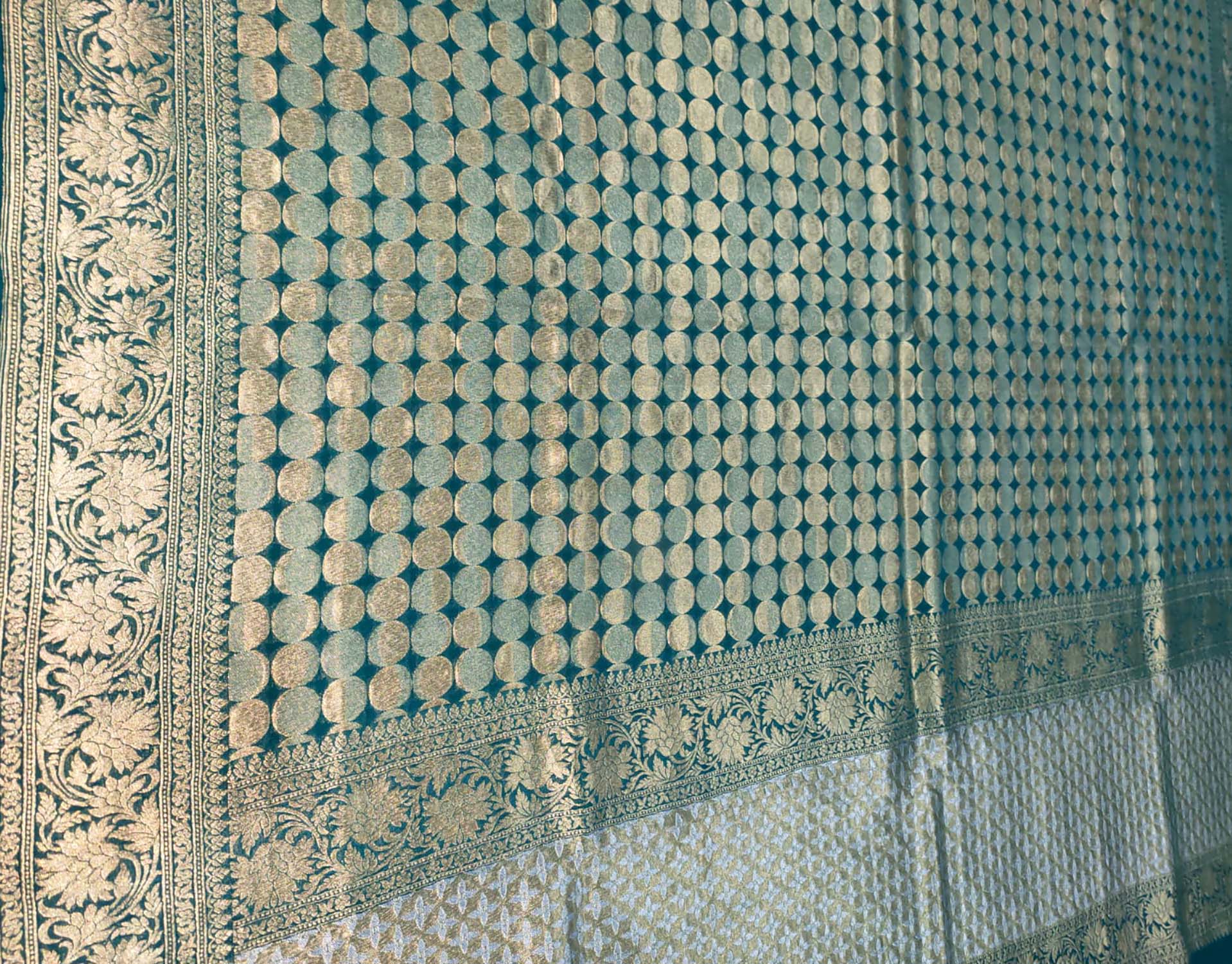 Green Banarasi Handloom Pure Georgette Dupatta - Luxurion World- Crafted Heirlooms