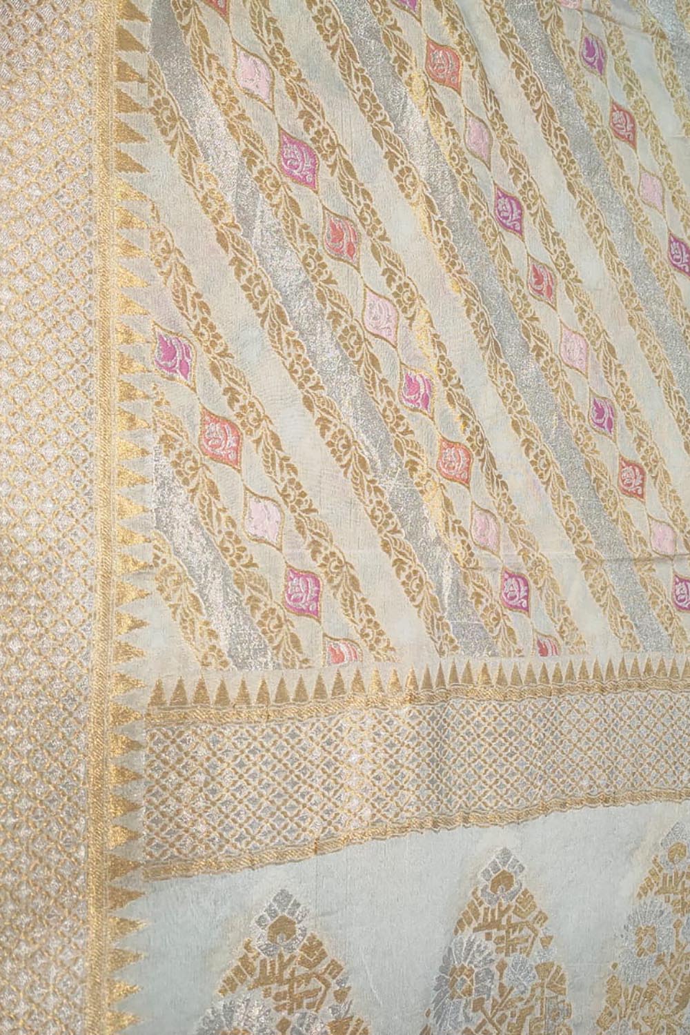 Dyeable Banarasi Handloom Pure Georgette Dupatta - Luxurion World- Crafted Heirlooms