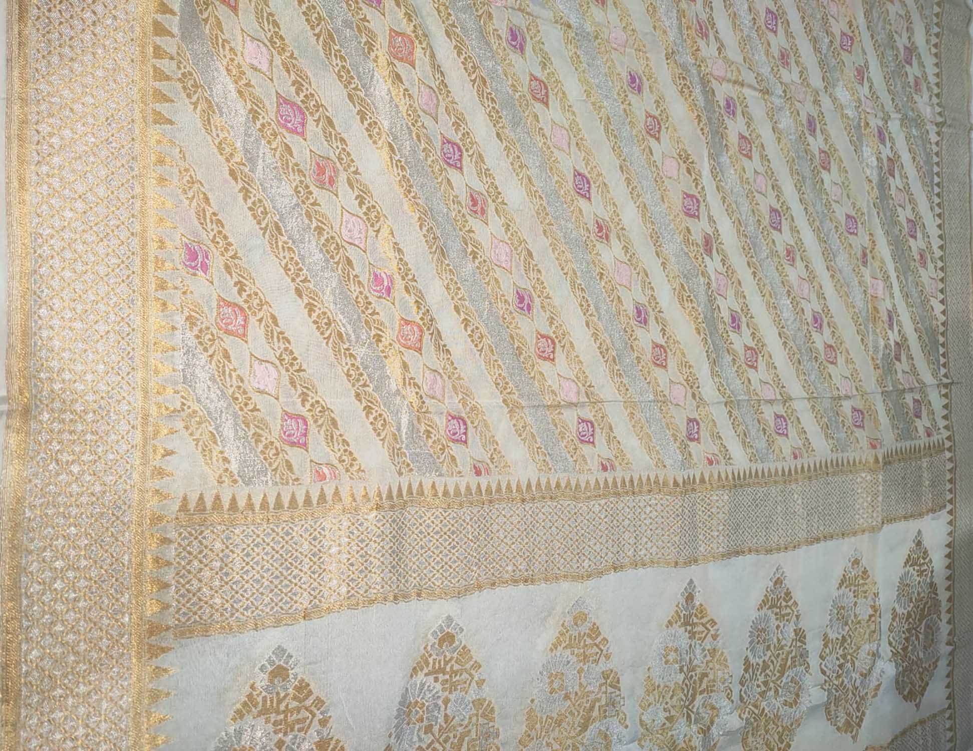 Dyeable Banarasi Handloom Pure Georgette Dupatta - Luxurion World- Crafted Heirlooms