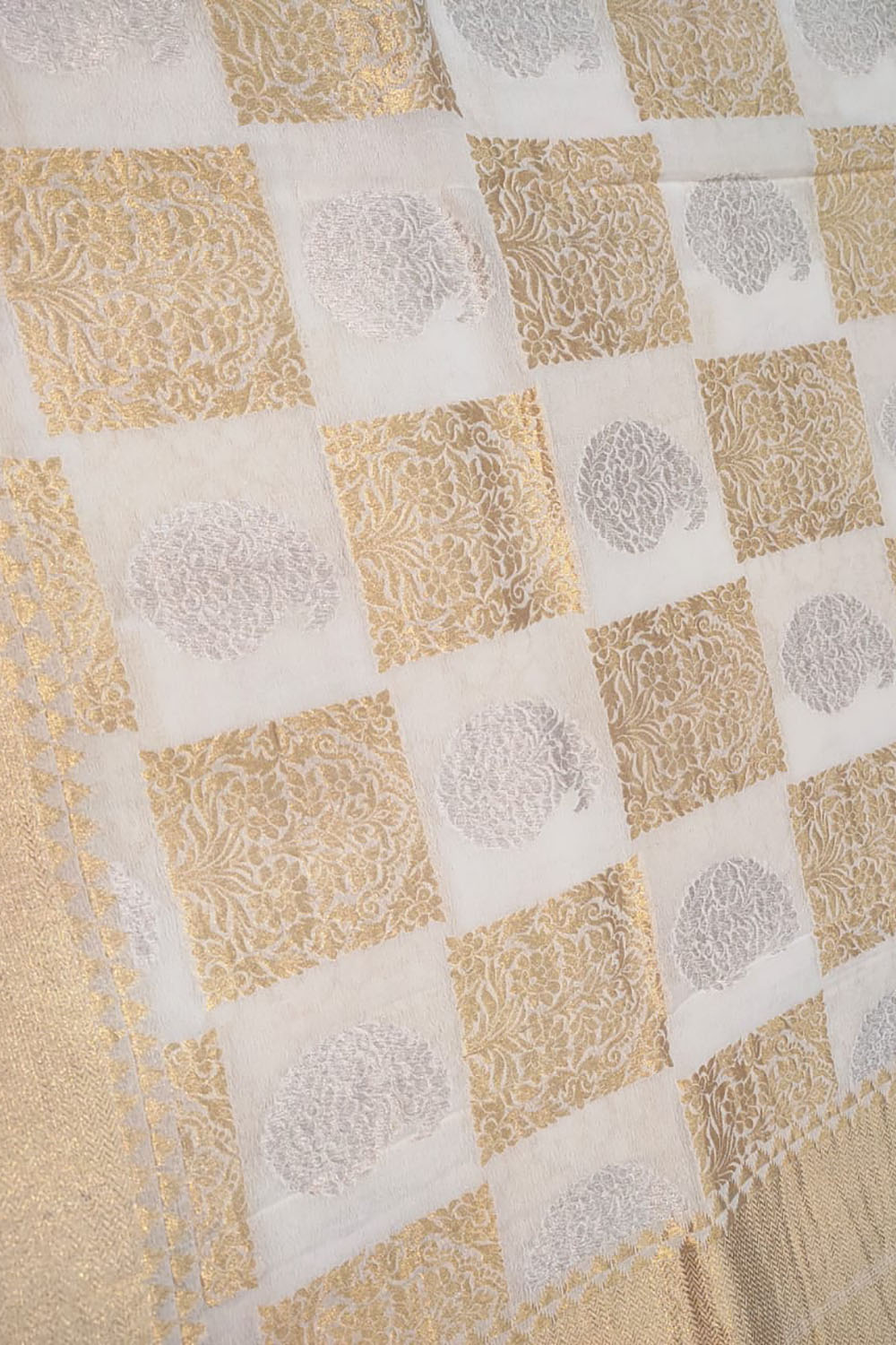 Dyeable Banarasi Handloom Pure Georgette Dupatta - Luxurion World- Crafted Heirlooms
