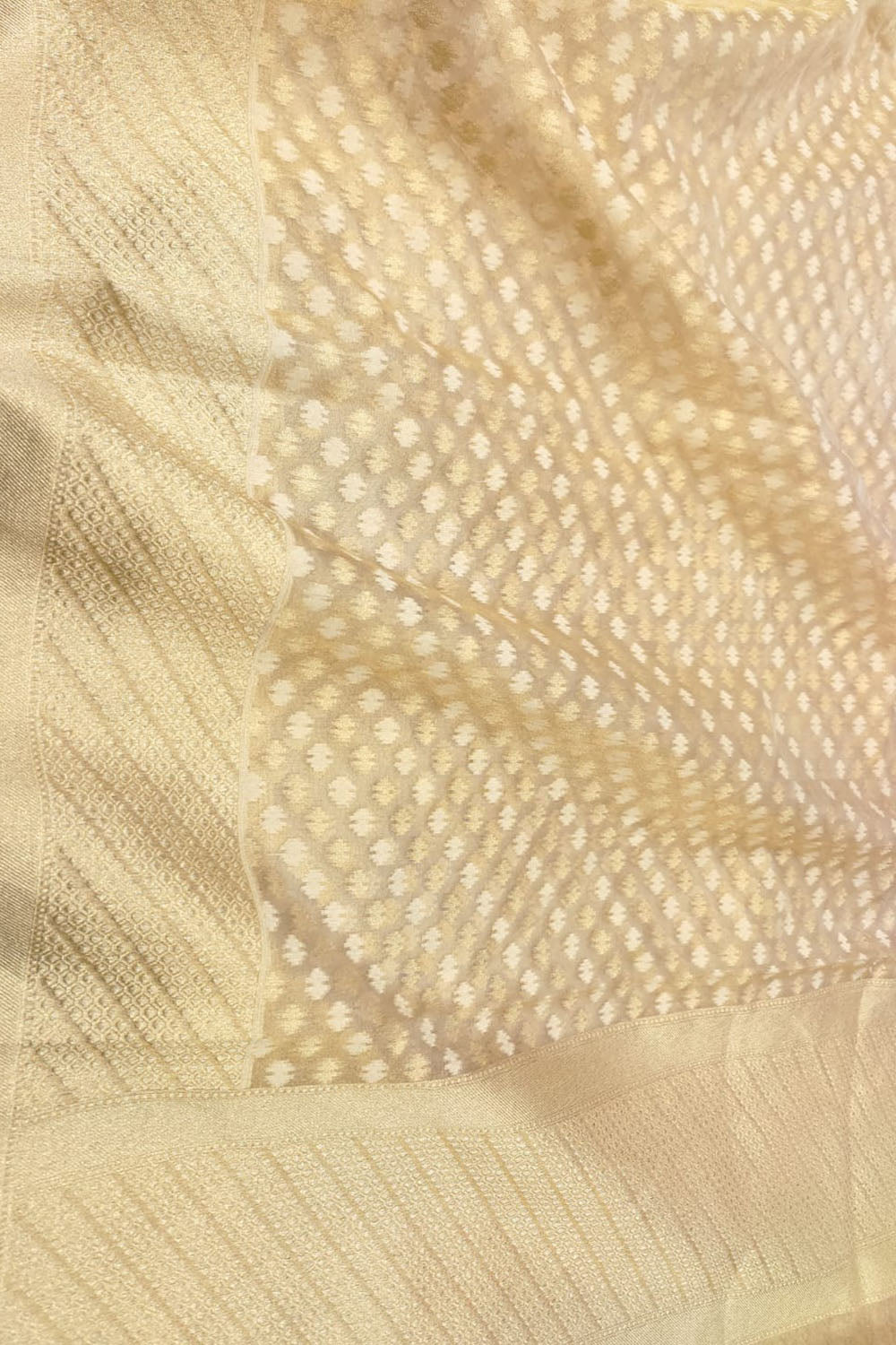 Exquisite Golden Banarasi Handloom Pure Tissue Silk Saree - Luxurion World- Crafted Heirlooms