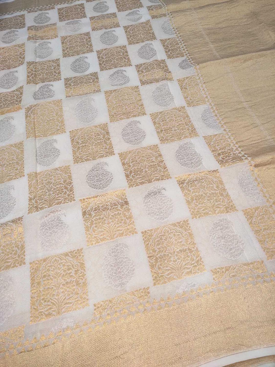 Dyeable Handloom Banarasi Pure Georgette Dupatta - Luxurion World- Crafted Heirlooms