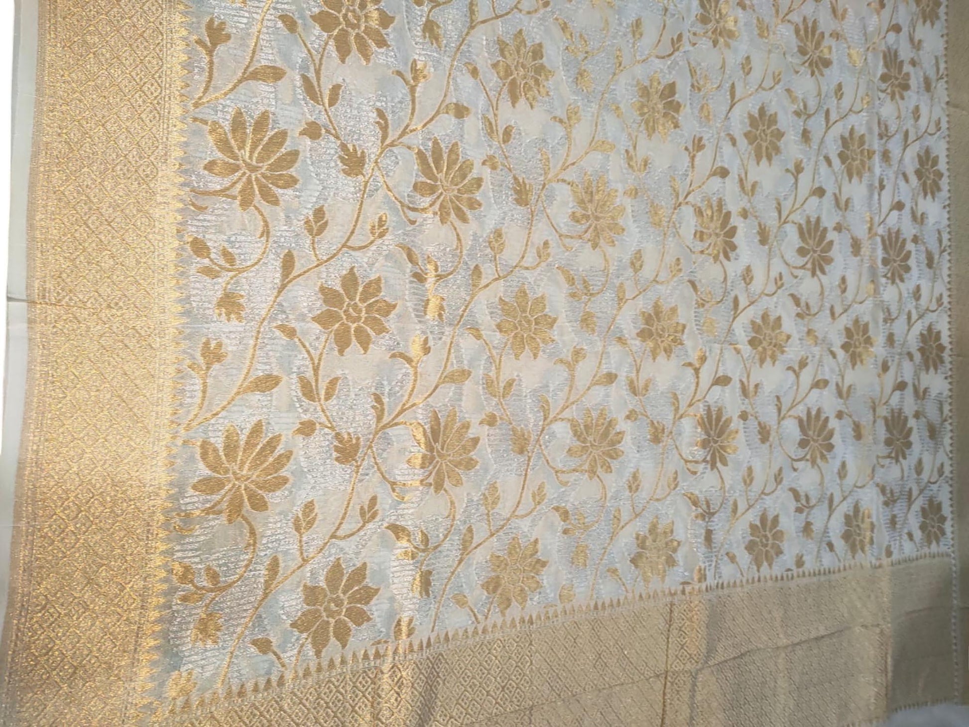 Dyeable Handloom Banarasi Pure Georgette Flower Design Jaal Work Dupatta - Luxurion World