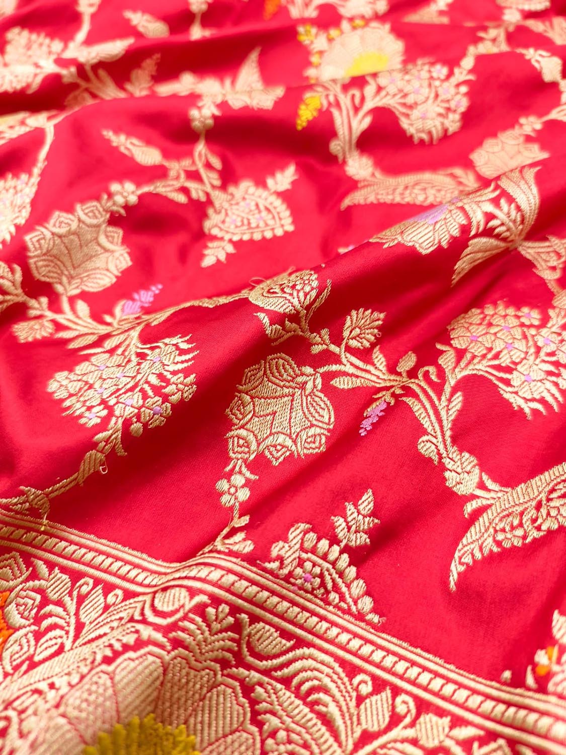 Red Handloom Banarasi Pure Katan Silk Meenakari Jaal Work Dupatta - Luxurion World- Crafted Heirlooms