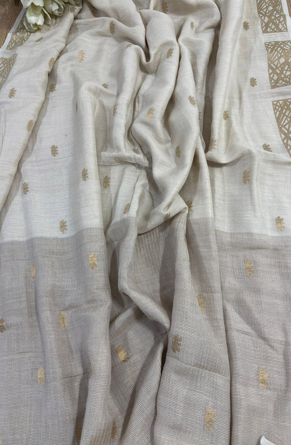 Dyeable Banarasi Moonga Silk Dupatta - Luxurion World- Crafted Heirlooms