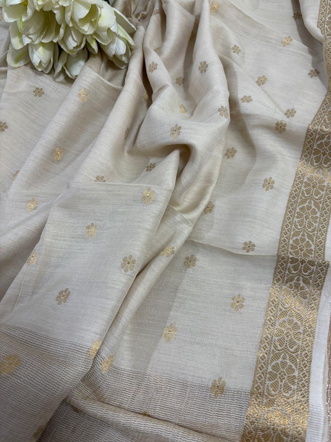 Dyeable Banarasi Moonga Silk Dupatta - Luxurion World
