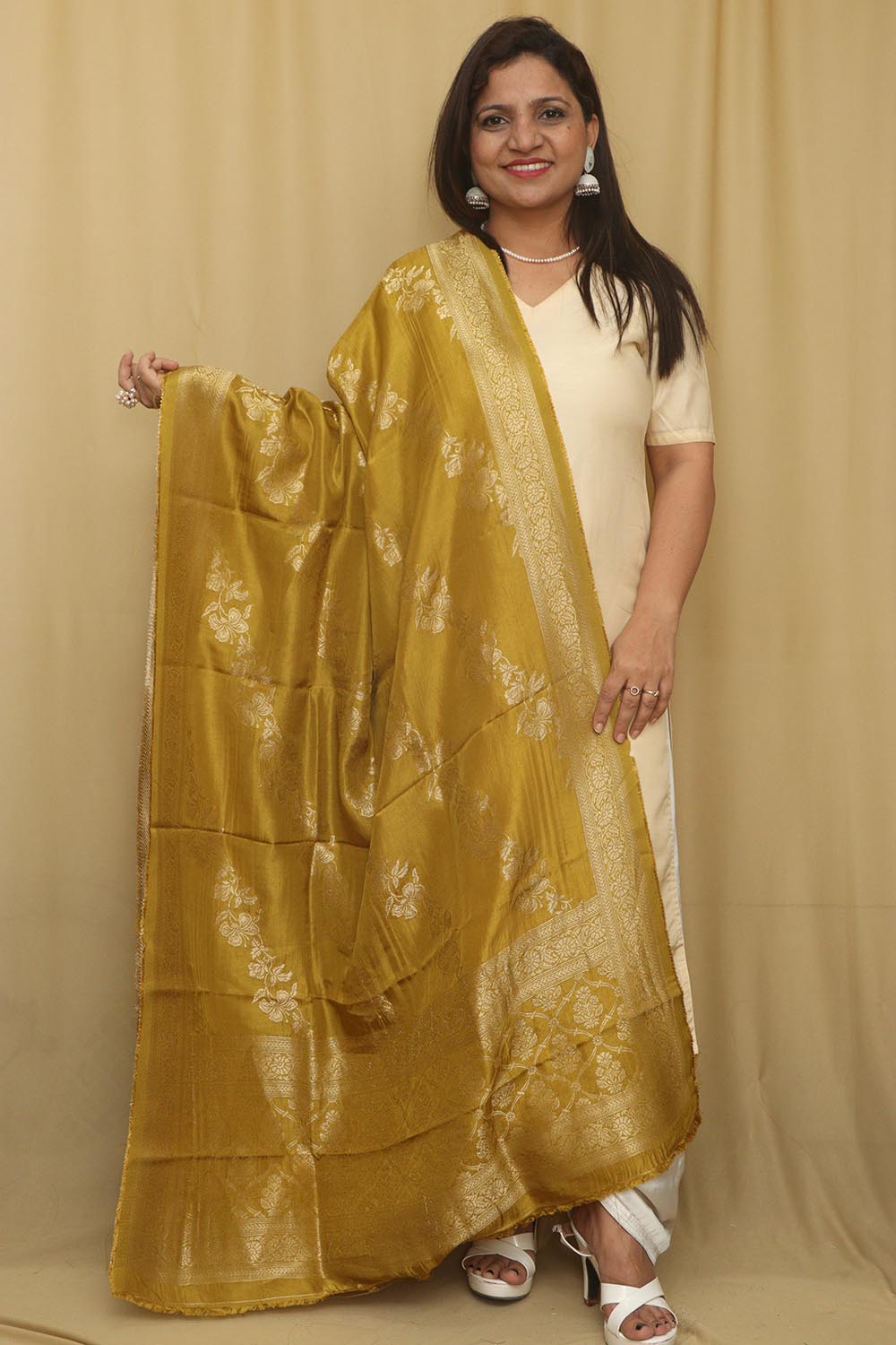 Soft and Elegant Yellow Banarasi Silk Dupatta - Luxurion World- Crafted Heirlooms
