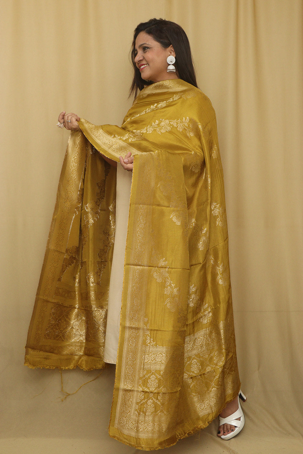 Soft and Elegant Yellow Banarasi Silk Dupatta - Luxurion World- Crafted Heirlooms