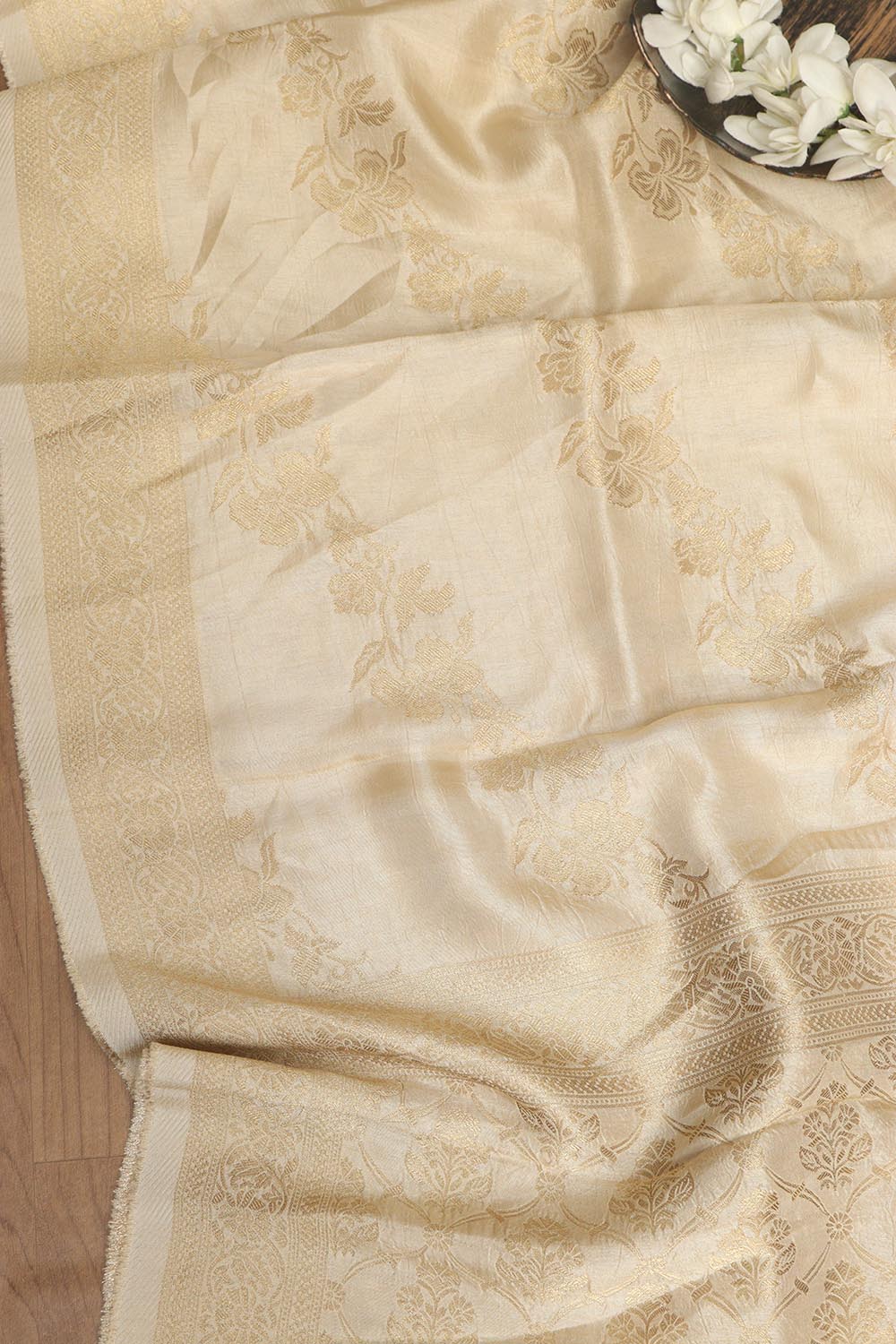 Soft and Elegant Pastel Banarasi Silk Dupatta - Luxurion World