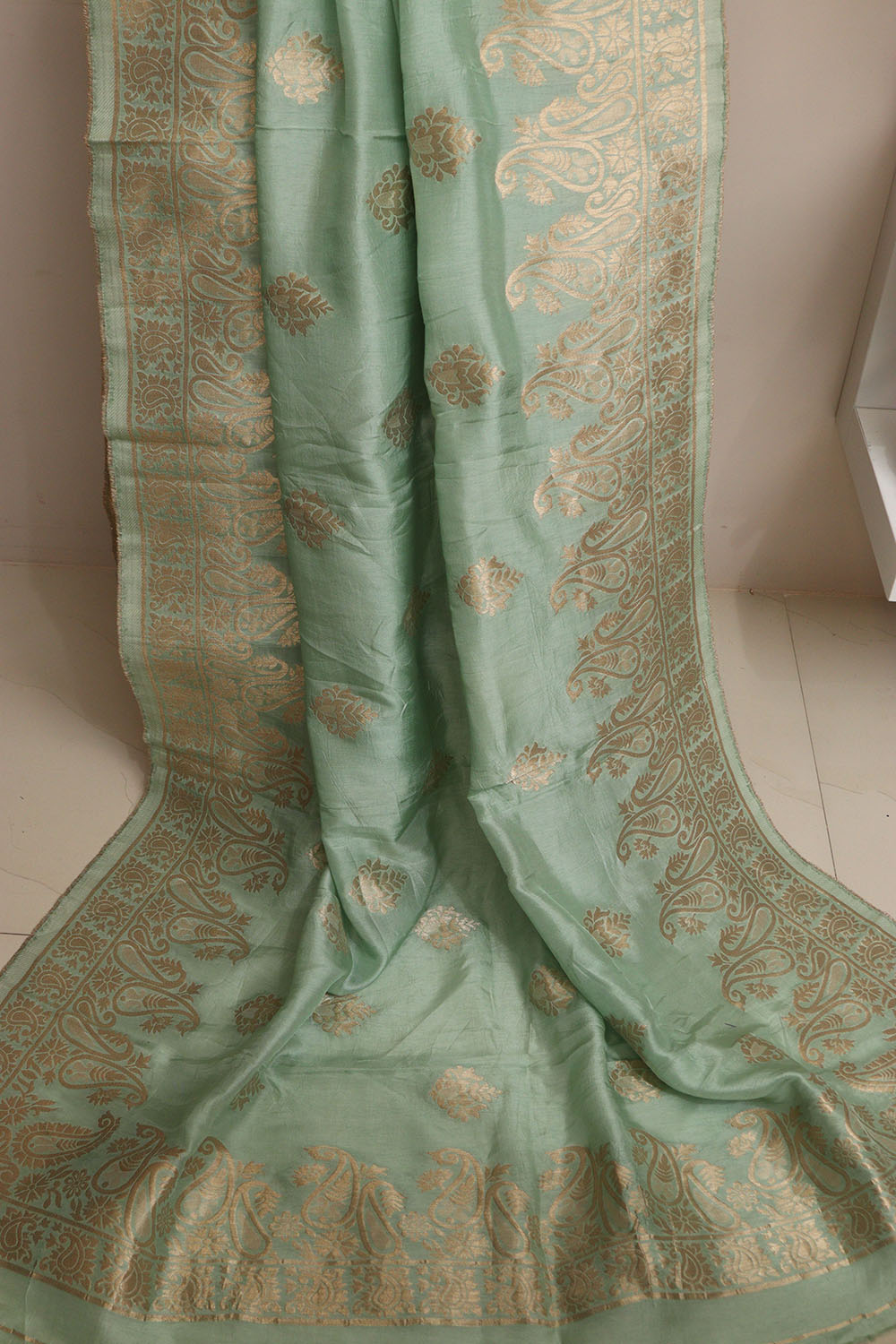 Elegant Green Banarasi Dola Silk Dupatta - Luxurion World- Crafted Heirlooms