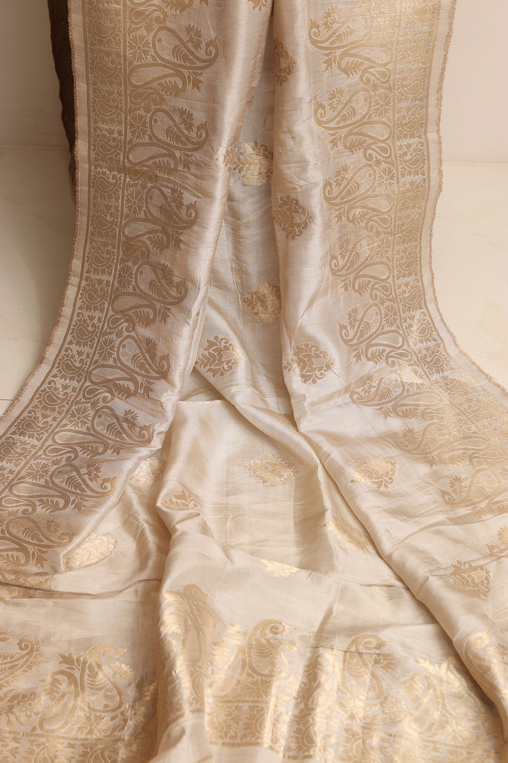Pastel Banarasi Dola Silk Dupatta - Elegant and Luxurious - Luxurion World- Crafted Heirlooms