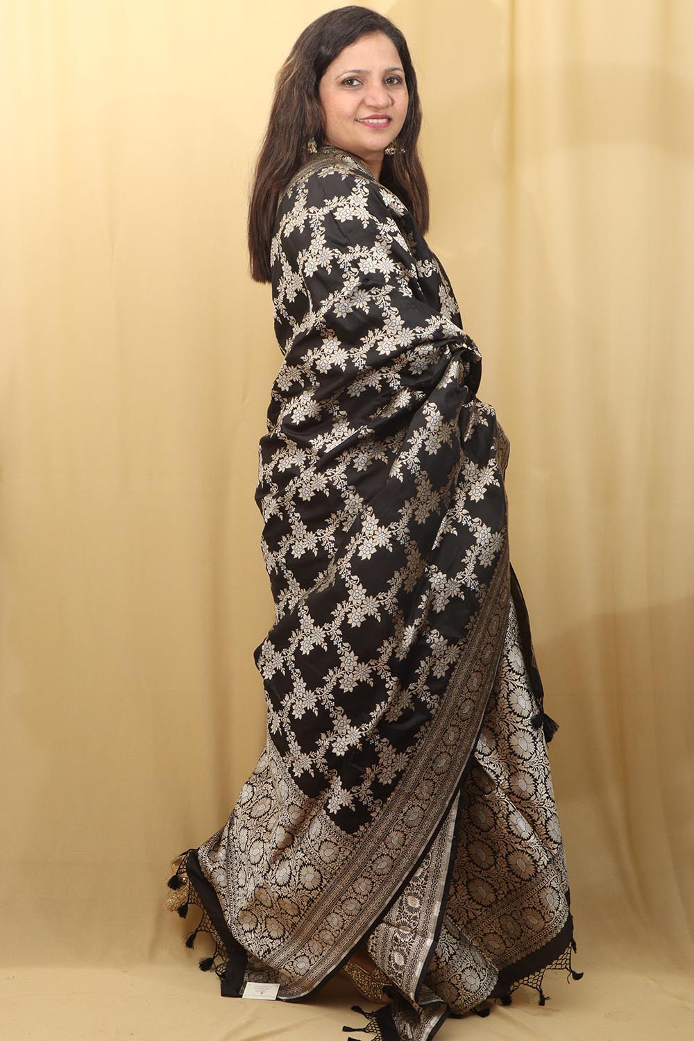 Black Banarasi Handloom Pure Katan Silk Sona Roopa Dupatta - Luxurion World