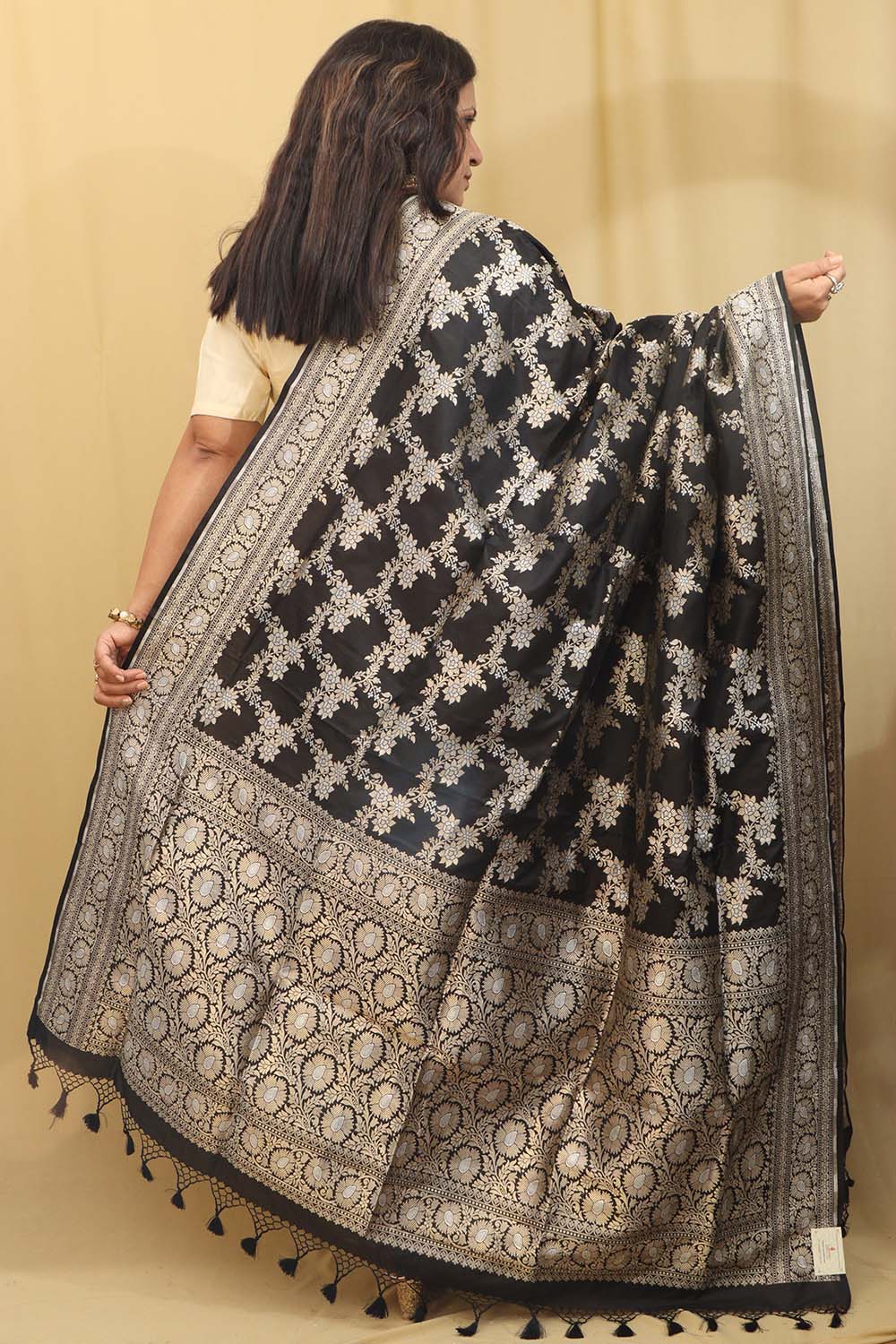 Black Banarasi Handloom Pure Katan Silk Sona Roopa Dupatta - Luxurion World