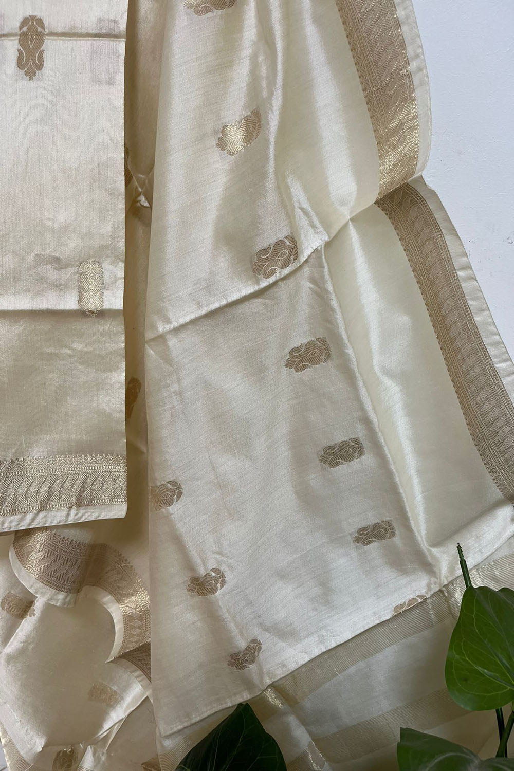 Dyeable Banarasi Handloom Pure Chiniya Silk Dupatta - Luxurion World- Crafted Heirlooms