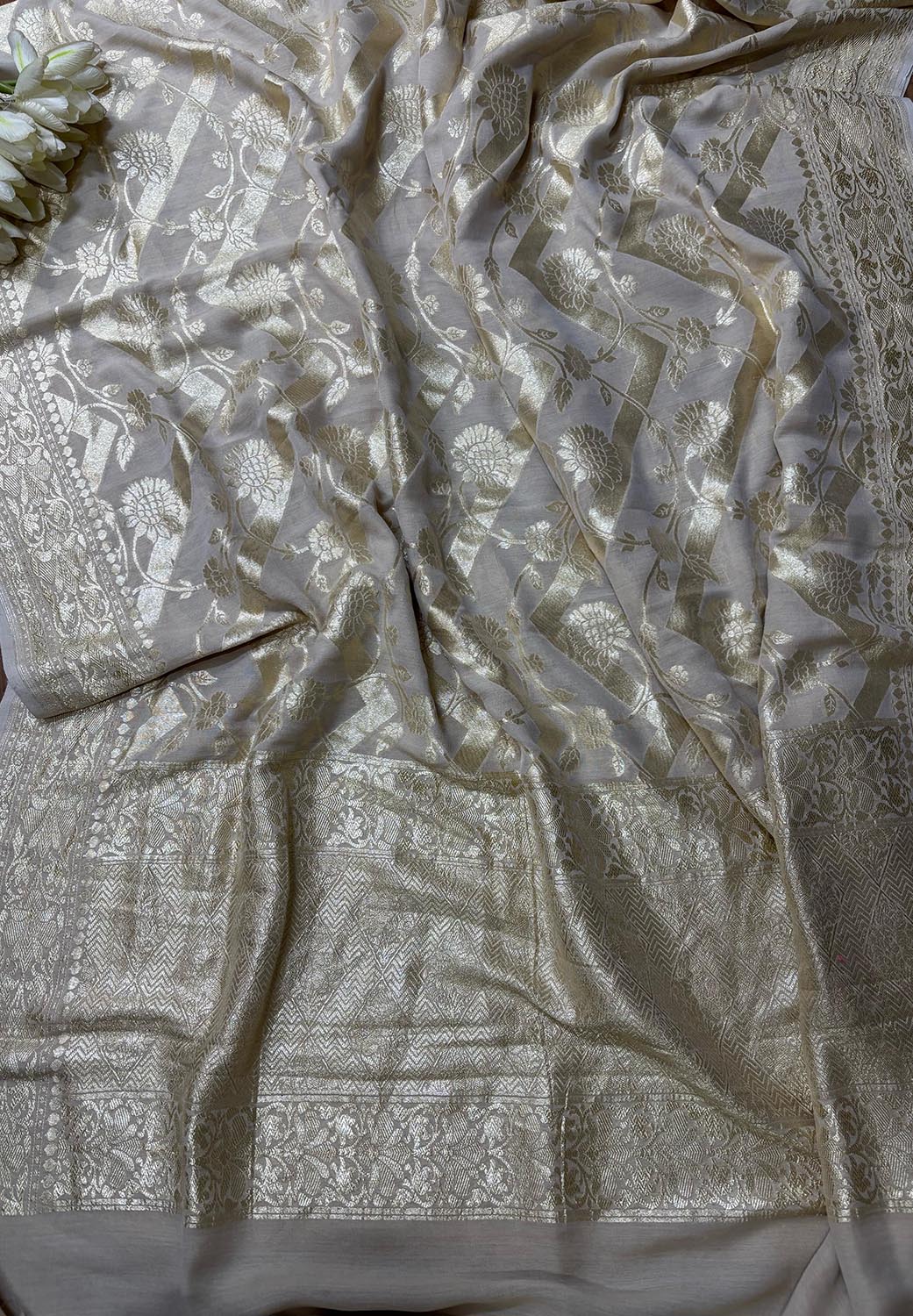 Dyeable Banarasi Handloom Pure Moonga Silk Flower Design Dupatta - Luxurion World- Crafted Heirlooms