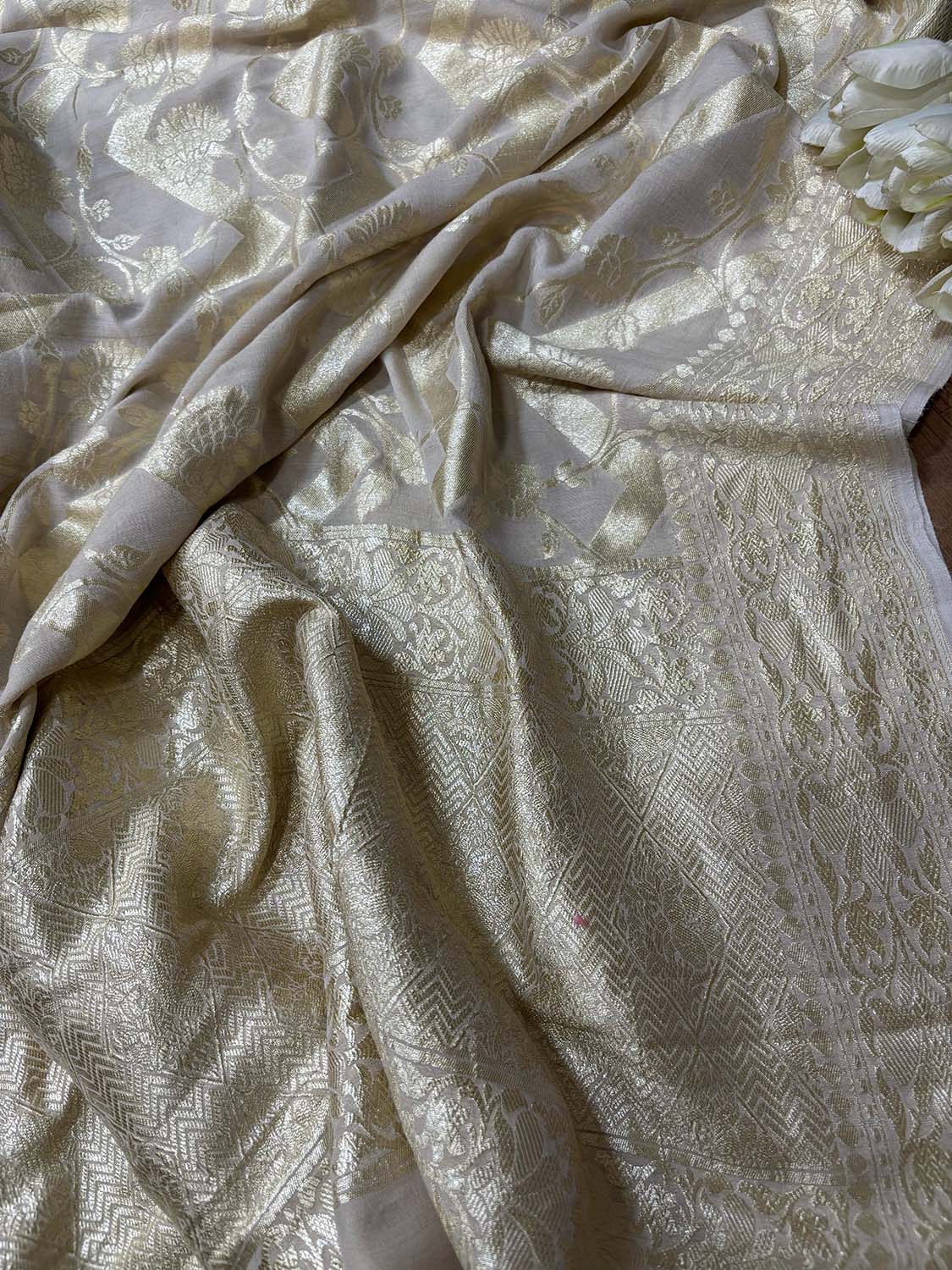 Dyeable Banarasi Handloom Pure Moonga Silk Flower Design Dupatta - Luxurion World- Crafted Heirlooms
