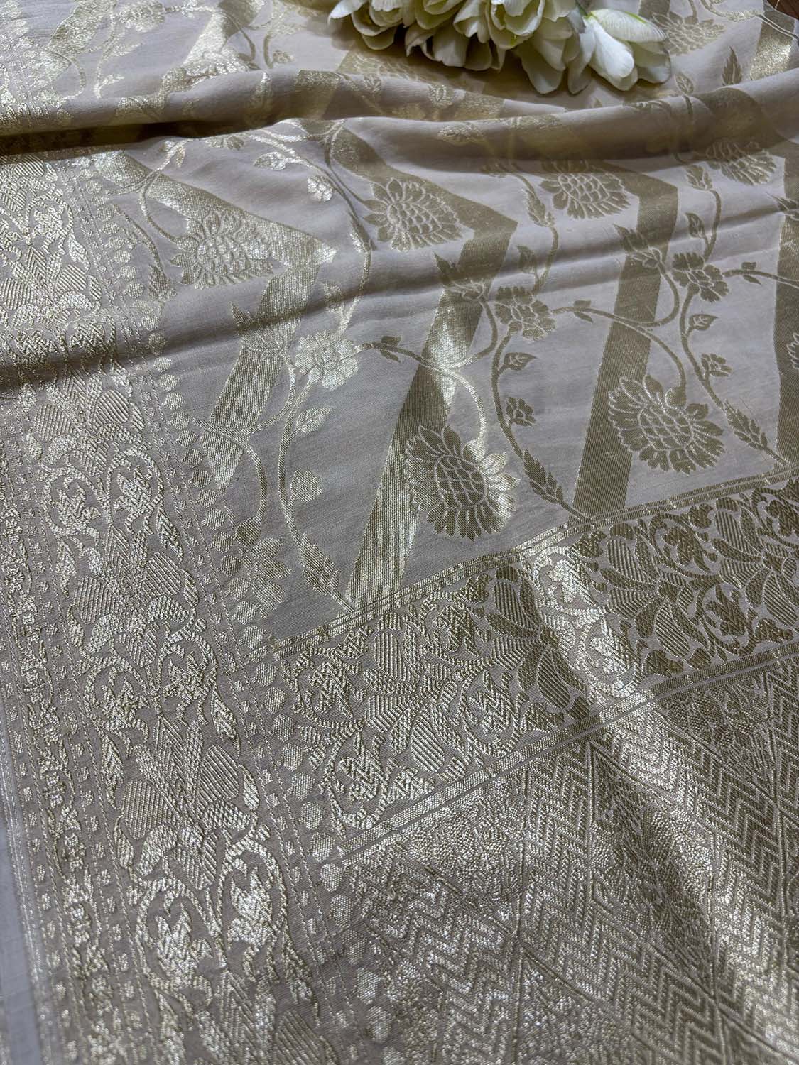 Dyeable Banarasi Handloom Pure Moonga Silk Flower Design Dupatta - Luxurion World- Crafted Heirlooms