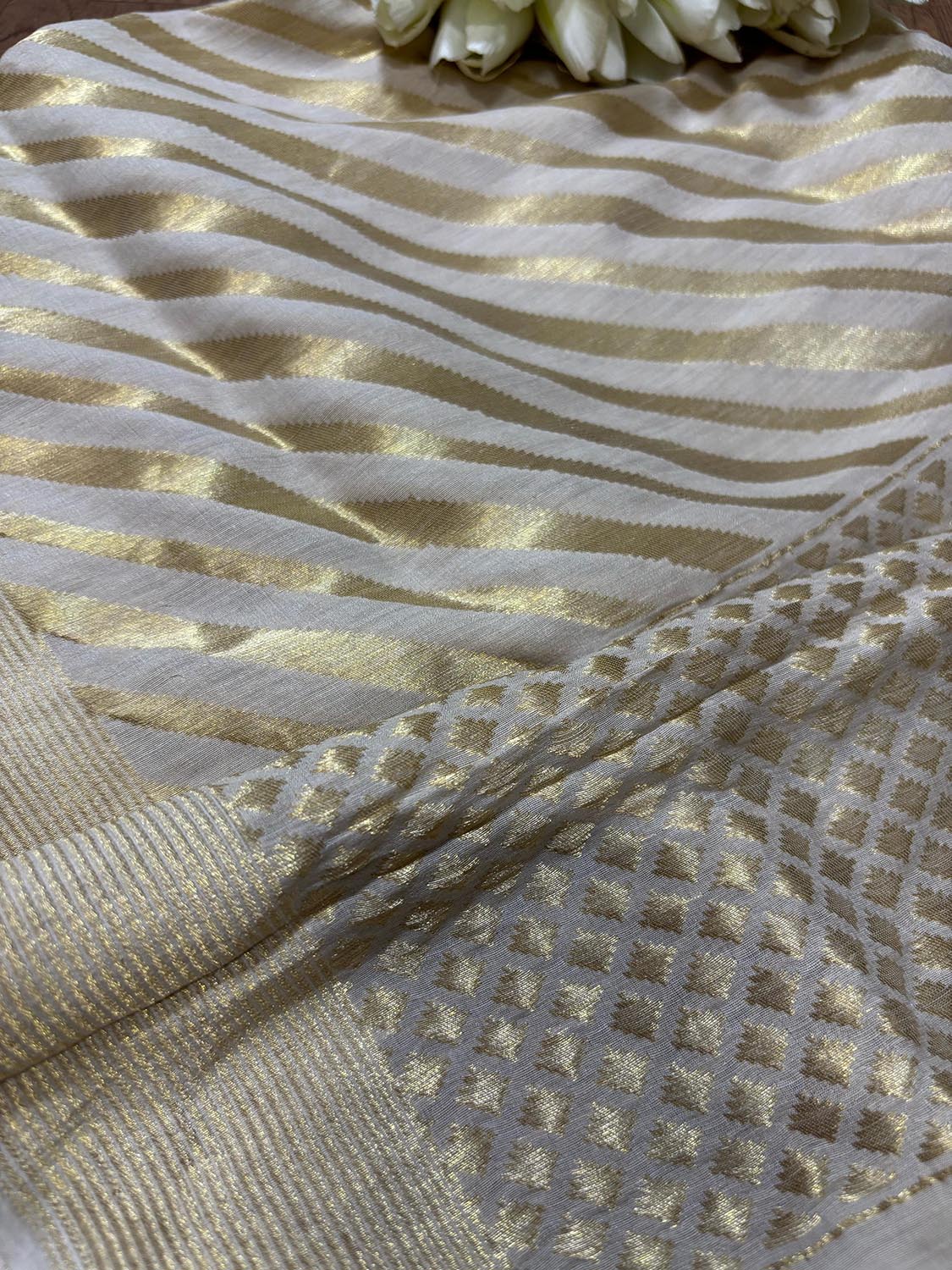 Dyeable Banarasi Handloom Pure Moonga Silk Stripes Design Dupatta - Luxurion World- Crafted Heirlooms