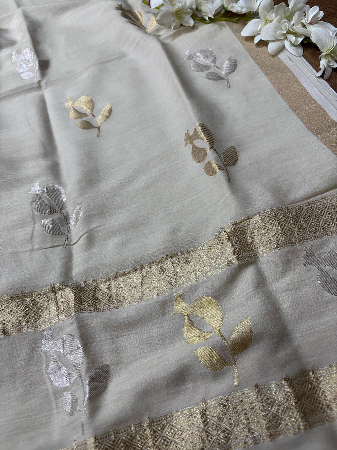 Dyeable Banarasi Handloom Pure Moonga Silk Sona Roopa Dupatta - Luxurion World