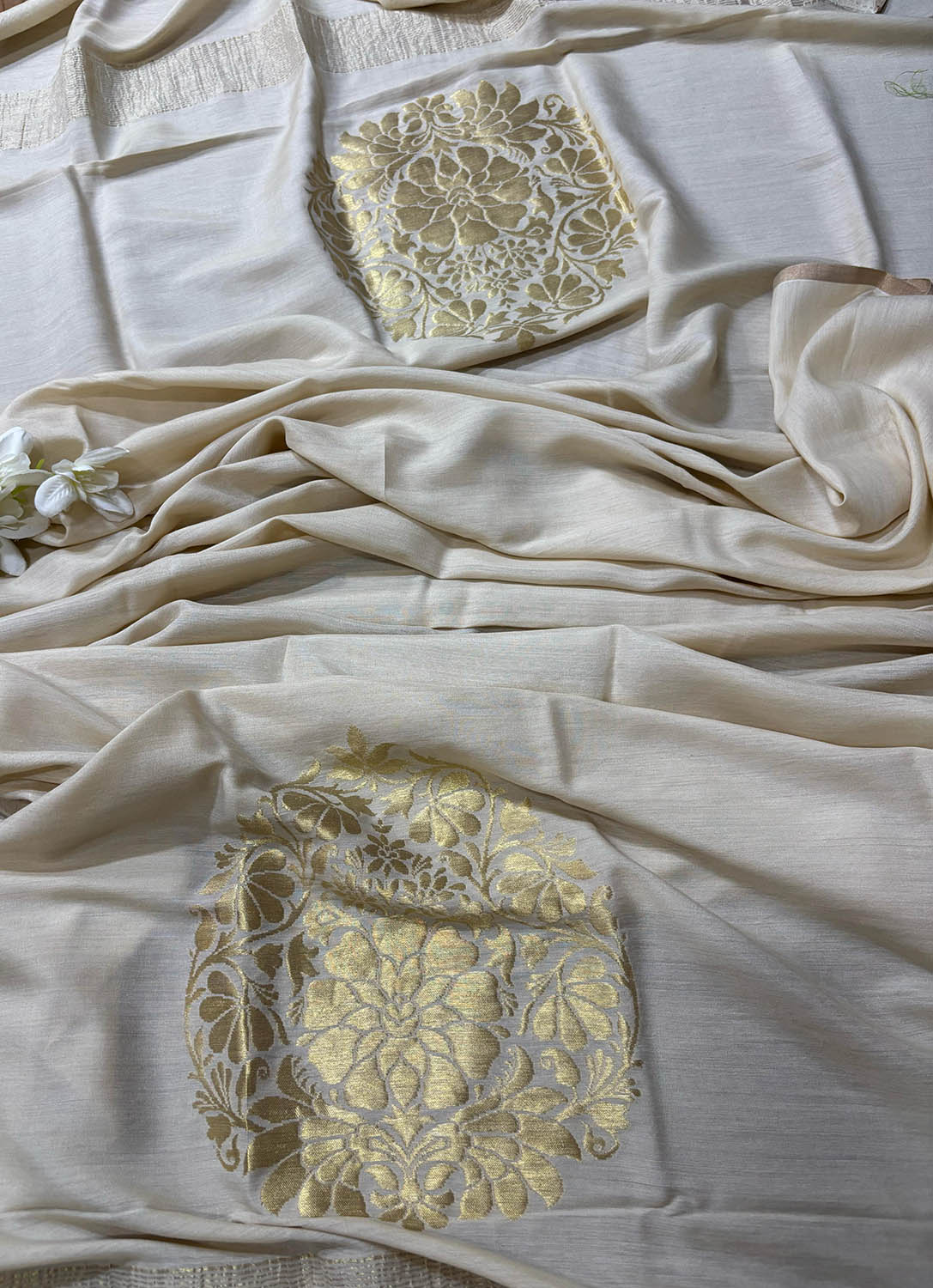 Dyeable Banarasi Handloom Pure Moonga Silk Flower Design Dupatta - Luxurion World