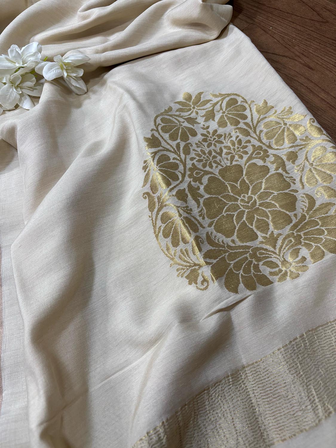 Dyeable Banarasi Handloom Pure Moonga Silk Flower Design Dupatta - Luxurion World